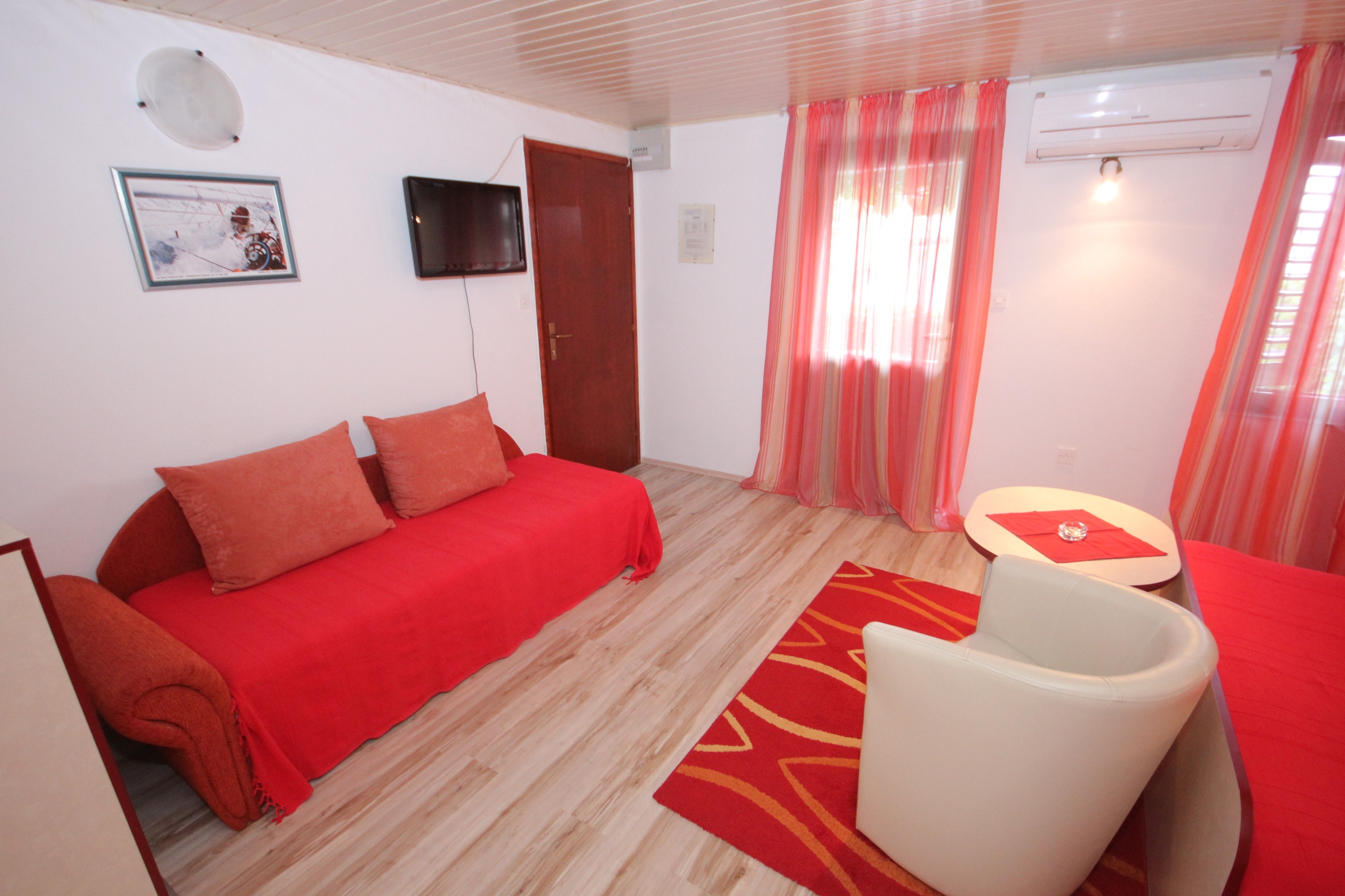 Studio flat with balcony and sea view Vis (AS-2476-c)