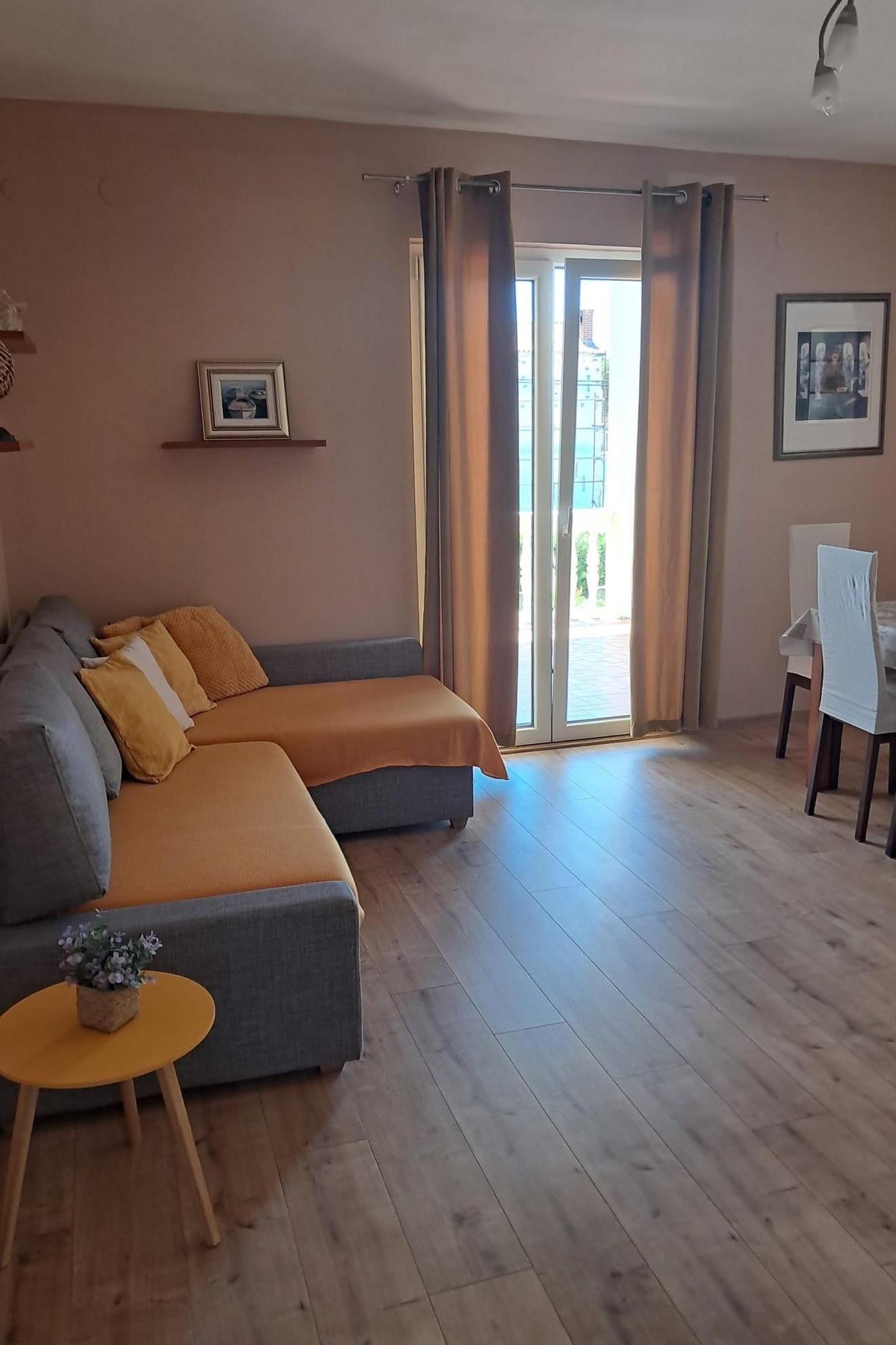 Enosobni apartma S teraso in pogledom na morje Rab  A-a