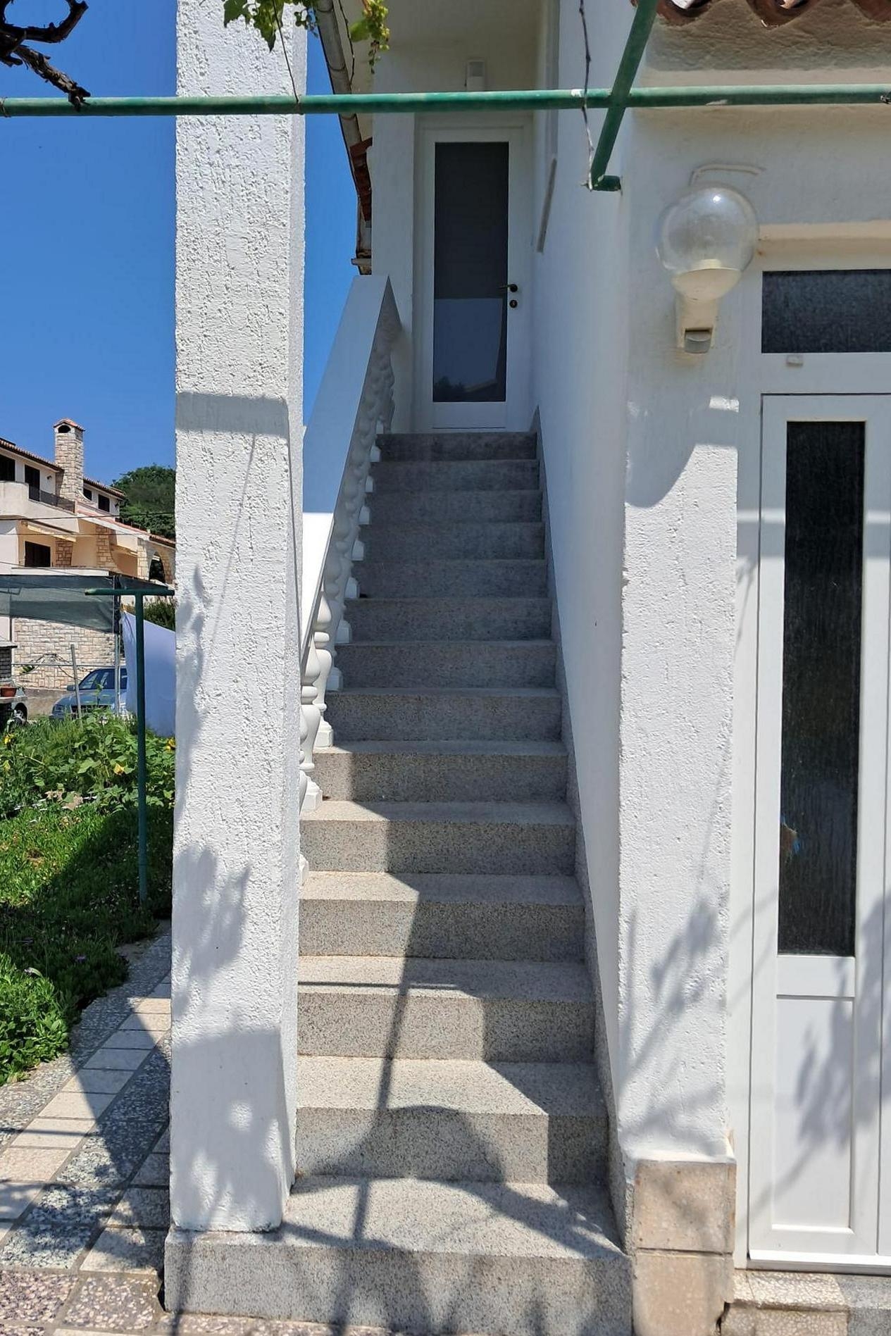 Enosobni apartma S teraso in pogledom na morje Rab  A-a