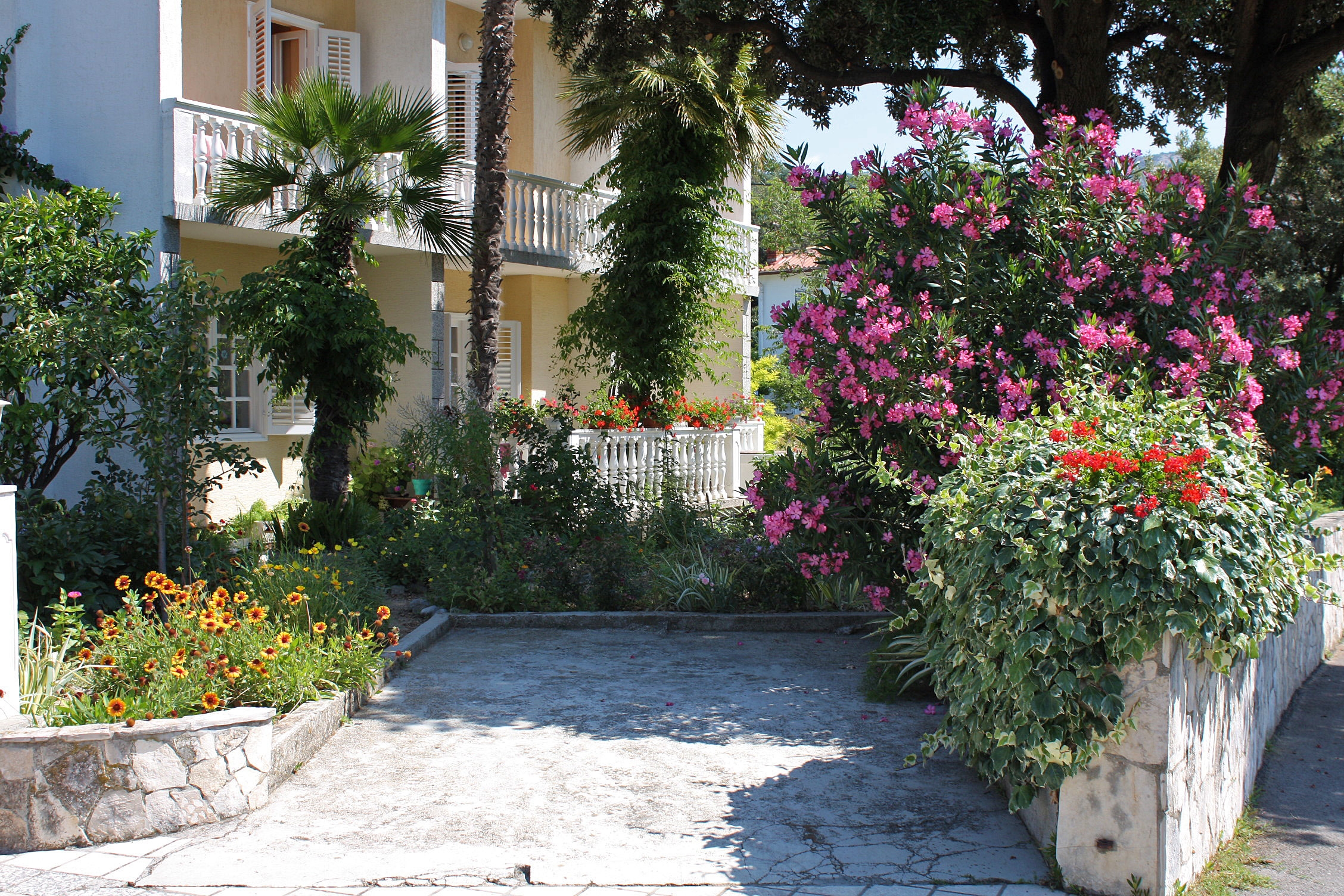 Enosobni apartma S teraso in pogledom na morje Rab  A-a