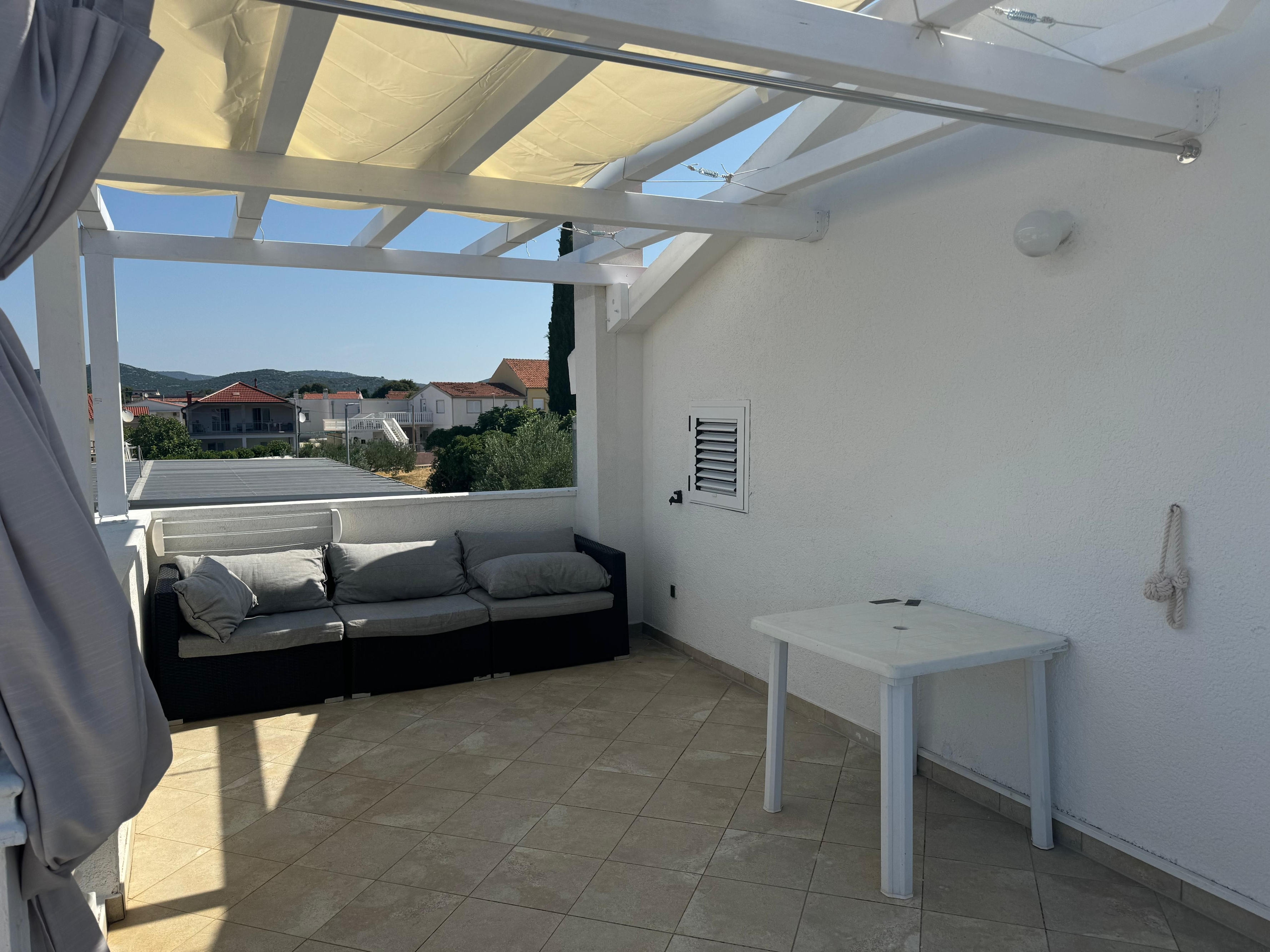 Studio S teraso in pogledom na morje Pirovac, Šibenik  AS-a