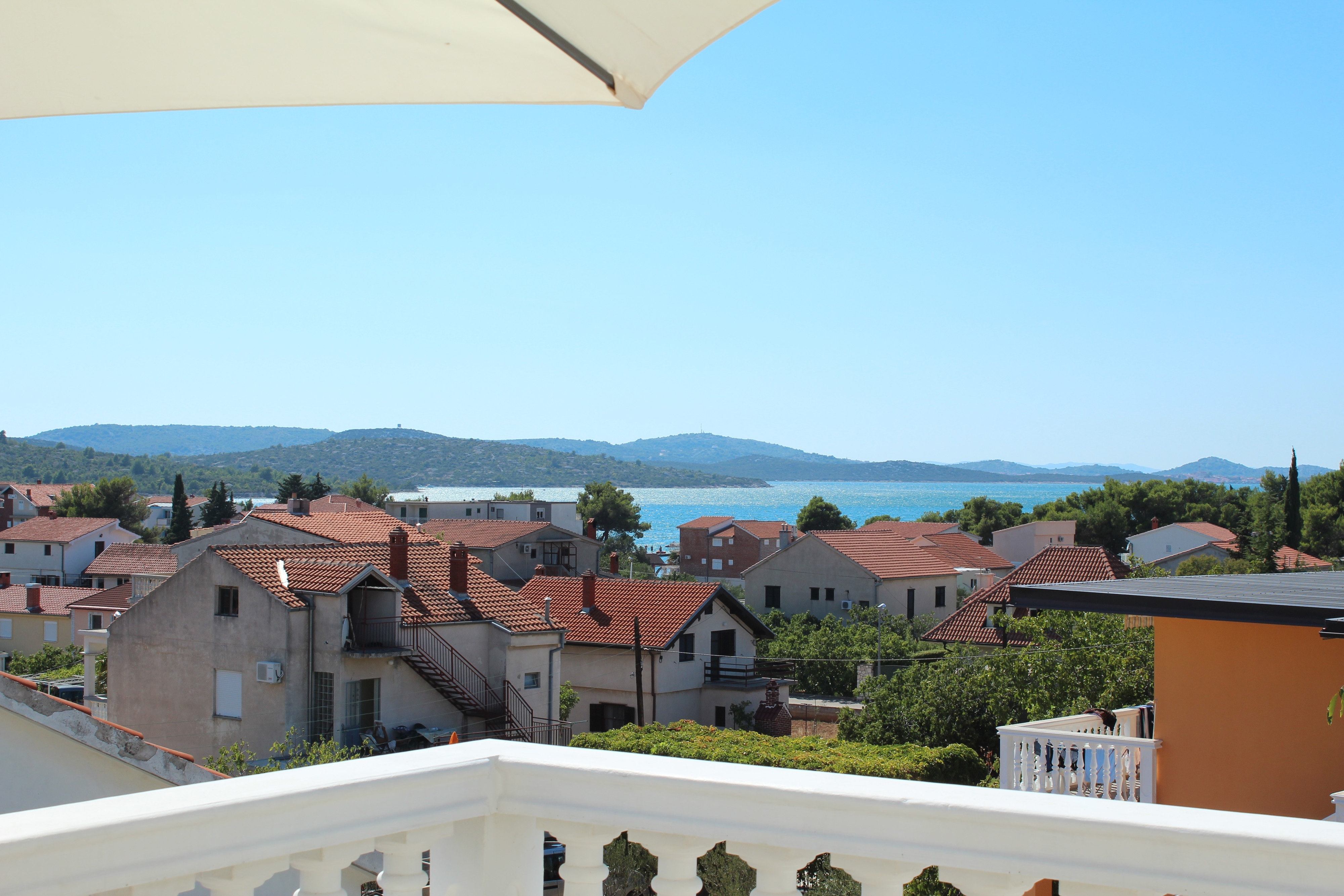 Studio apartman s terasom i pogledom na more Pirovac, Šibenik  AS-a