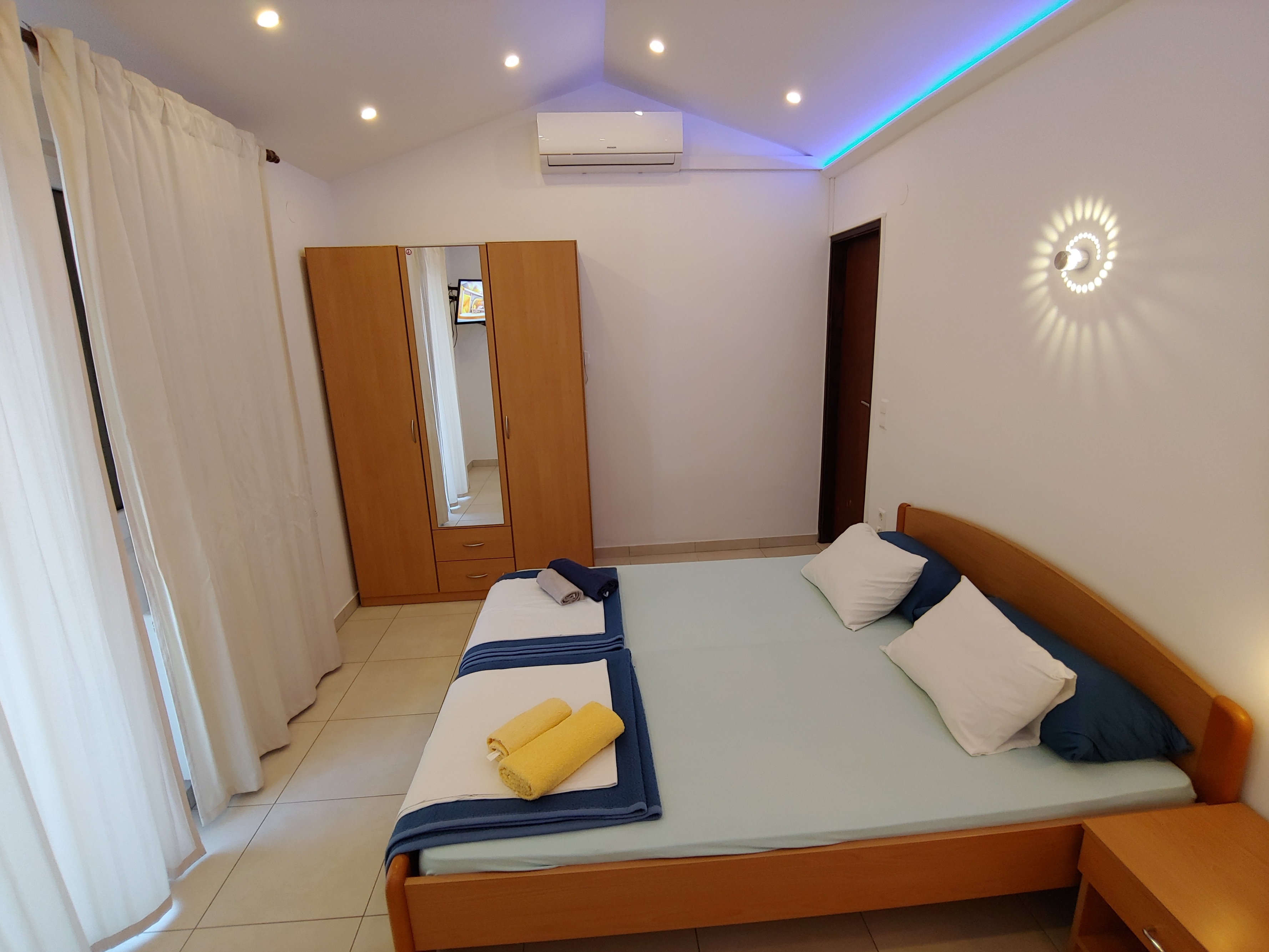 Studio apartman s terasom i pogledom na more Pirovac, Šibenik  AS-b