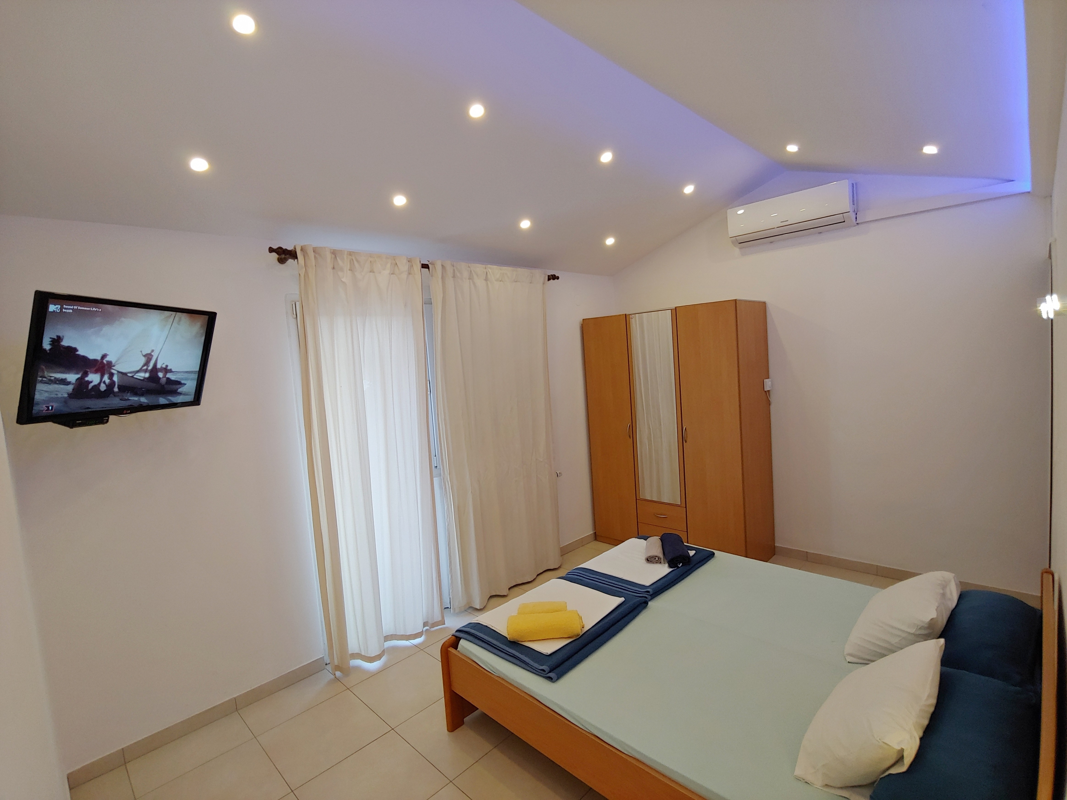 Studio apartman s terasom i pogledom na more Pirovac, Šibenik  AS-b