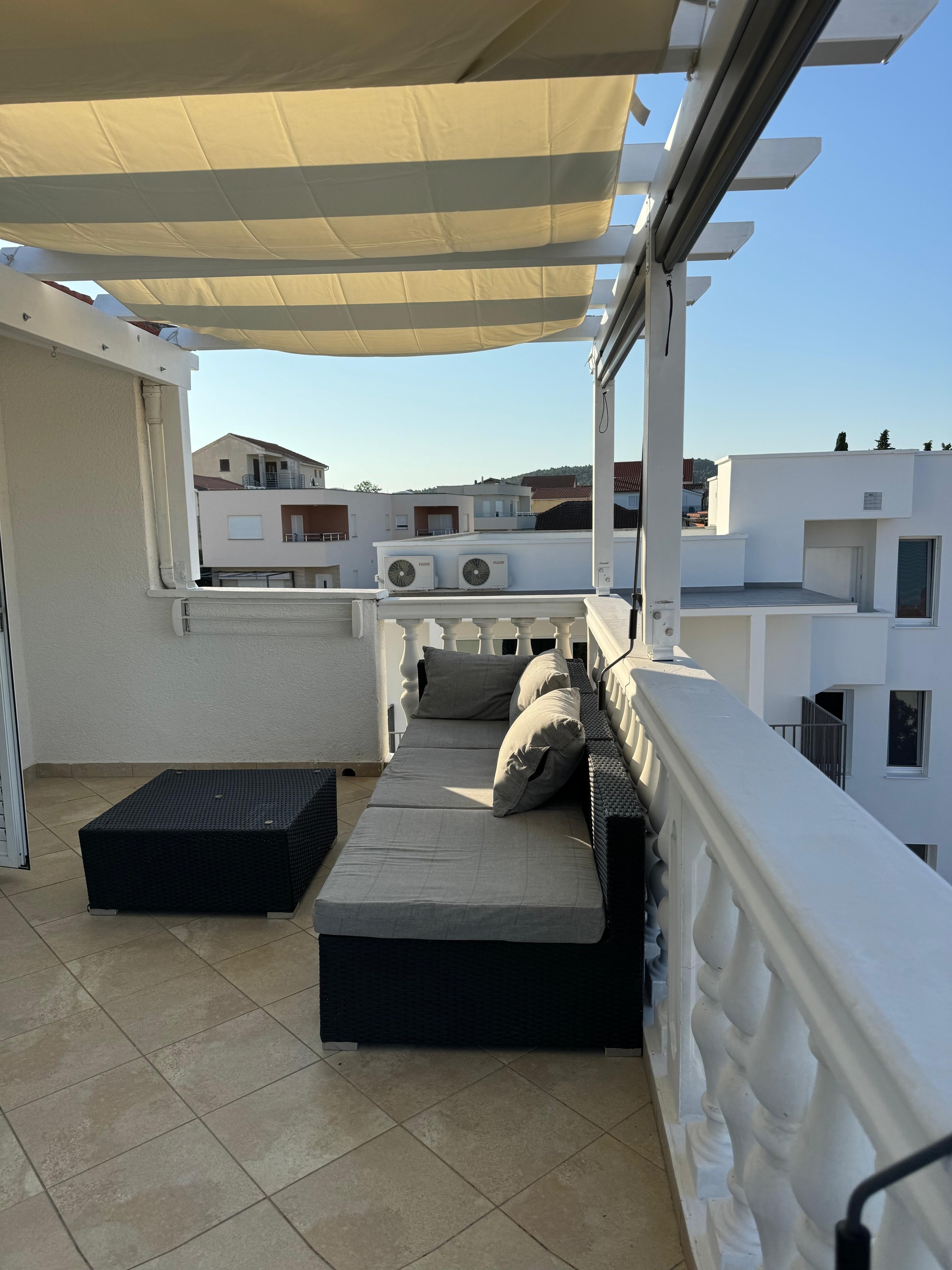 Studio apartman s terasom i pogledom na more Pirovac, Šibenik  AS-b