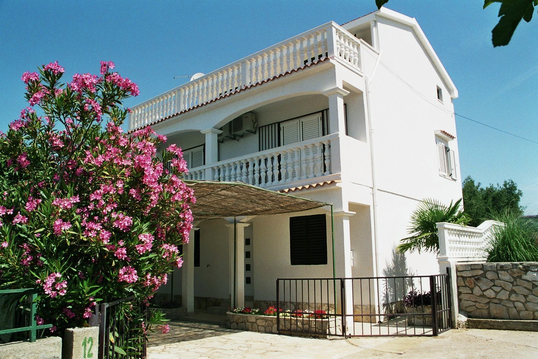 Studio apartman s terasom i pogledom na more Pirovac, Šibenik  AS-b