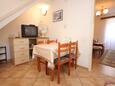 Vis, Dining room in the apartment, air condition available and WiFi.