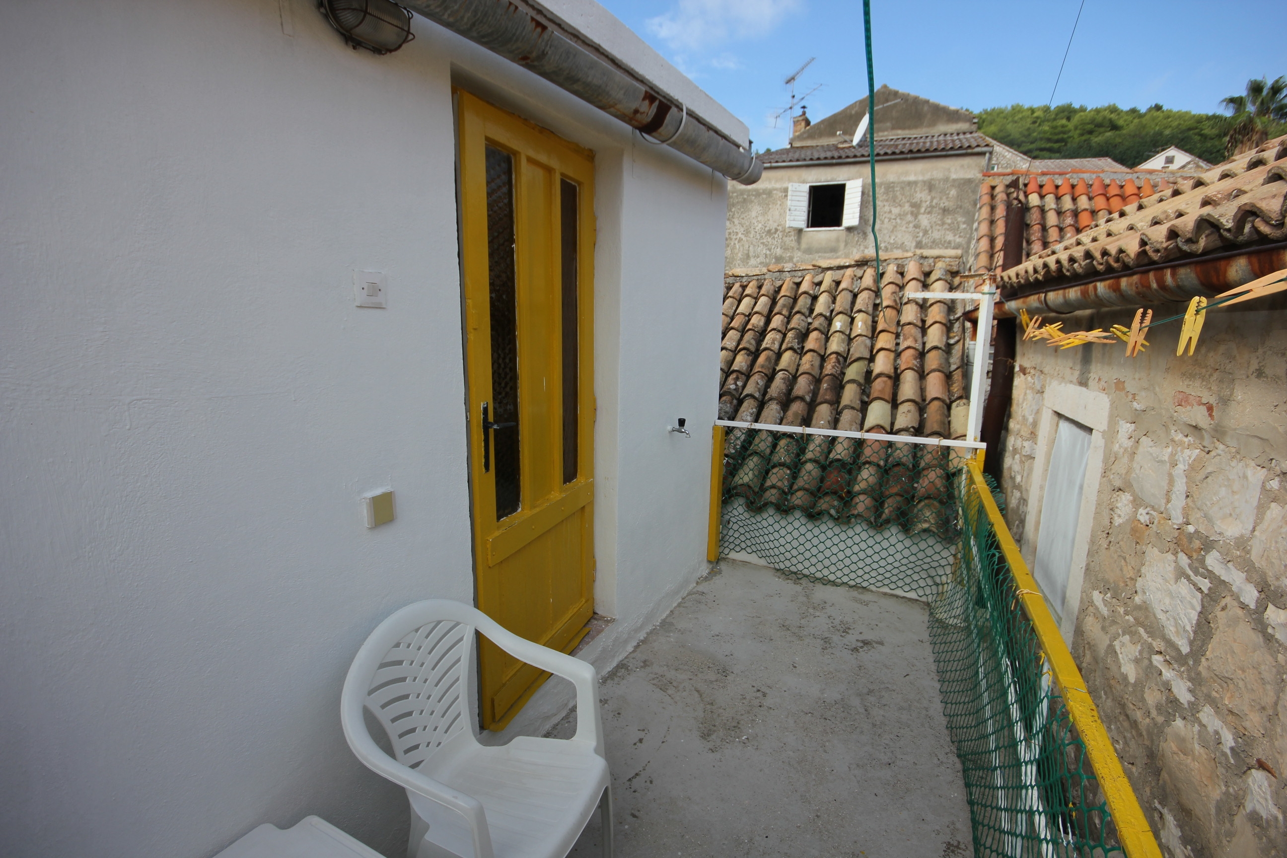 Three bedroom apartment with terrace Vis  A-b