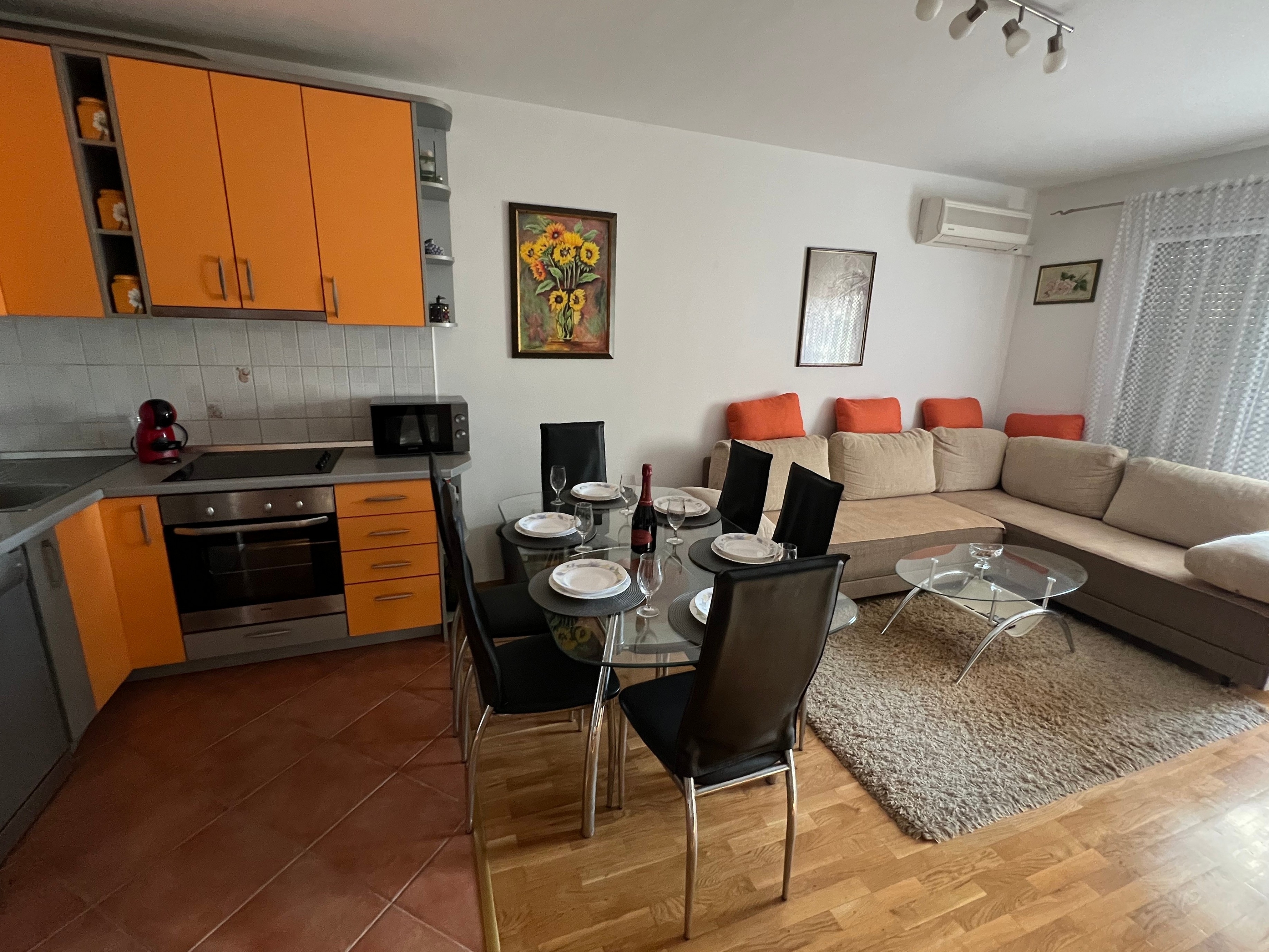 Two bedroom apartment with terrace Makarska  A-a