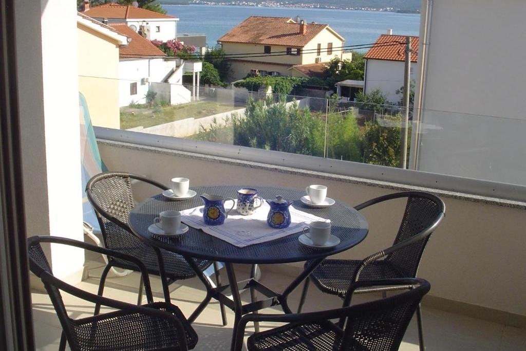 Two bedroom apartment with balcony and sea view Turanj, Biograd (A-24791-b)