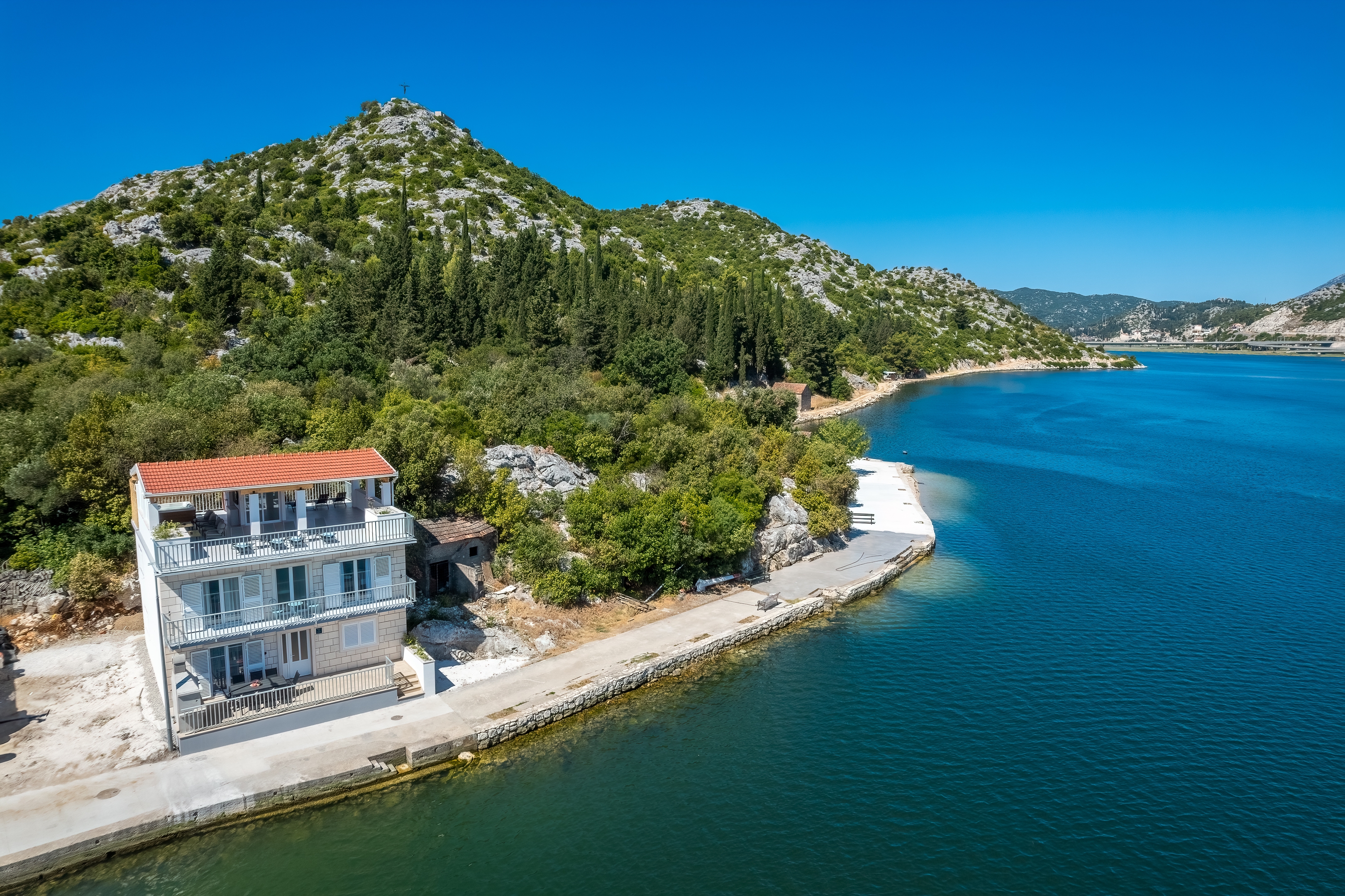 Four-bedroom house with terrace and sea view Rogotin, Neretva Delta - Ušće Neretve (K-24802) Four-bedroom house with terrace and sea view Rogotin, Neretva Delta - Ušće Neretve (K-24802)