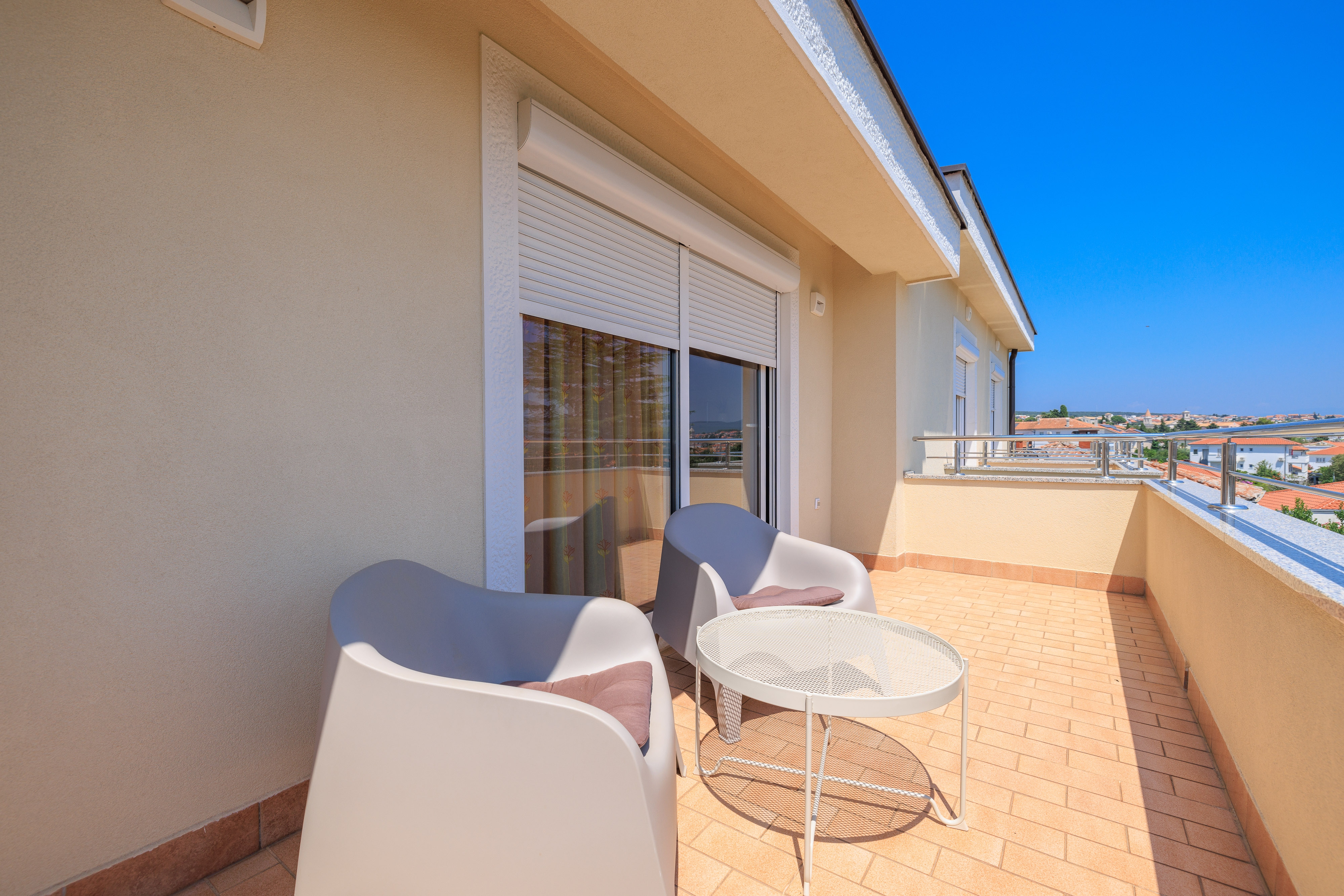 Jednosobni apartman s terasom i pogledom na more Krk  A-a