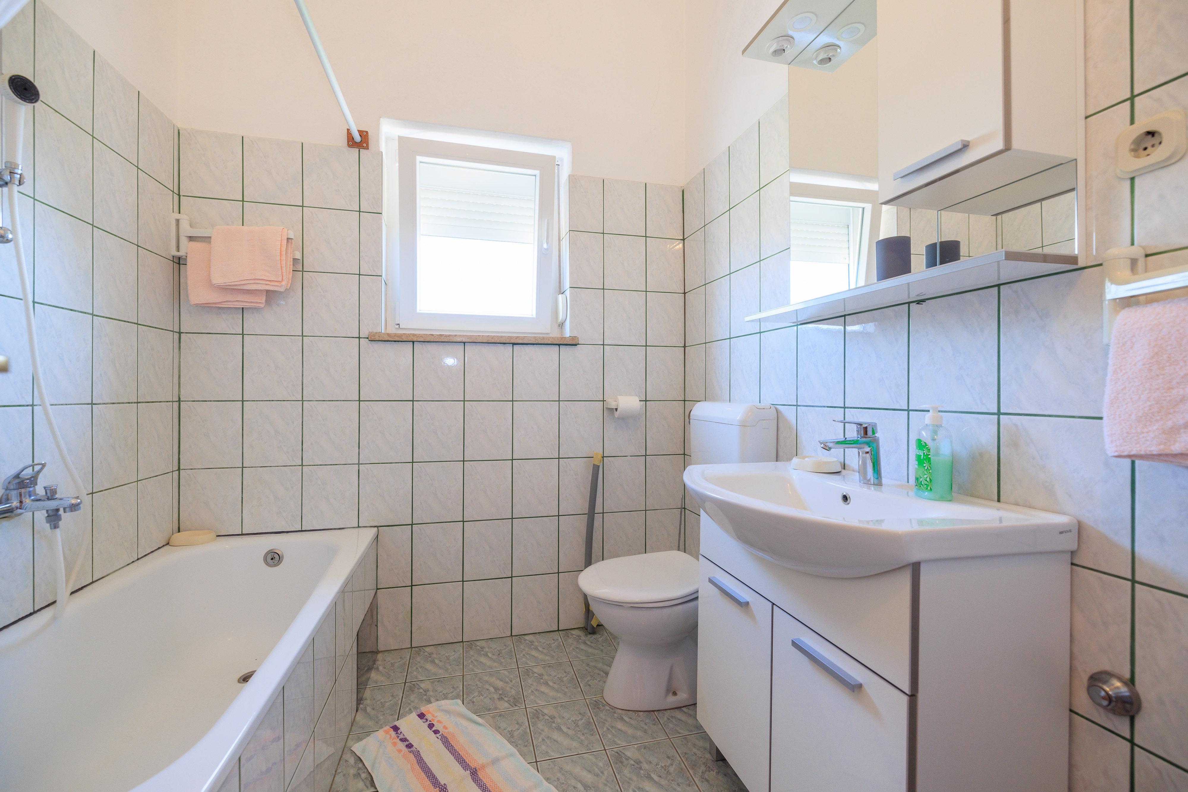 Jednosobni apartman s balkonom i pogledom na more Krk  A-b