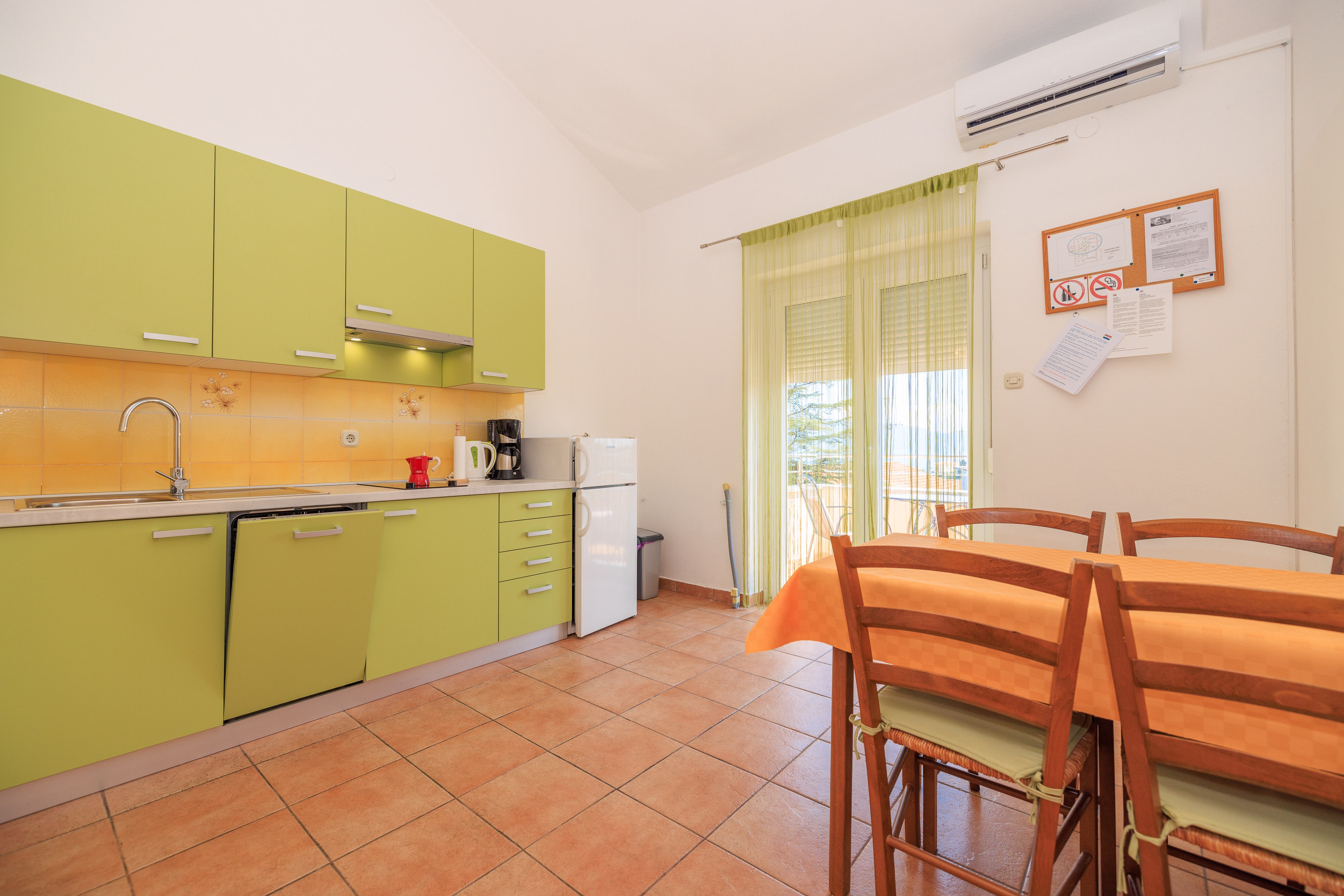 Jednosobni apartman s balkonom i pogledom na more Krk  A-b