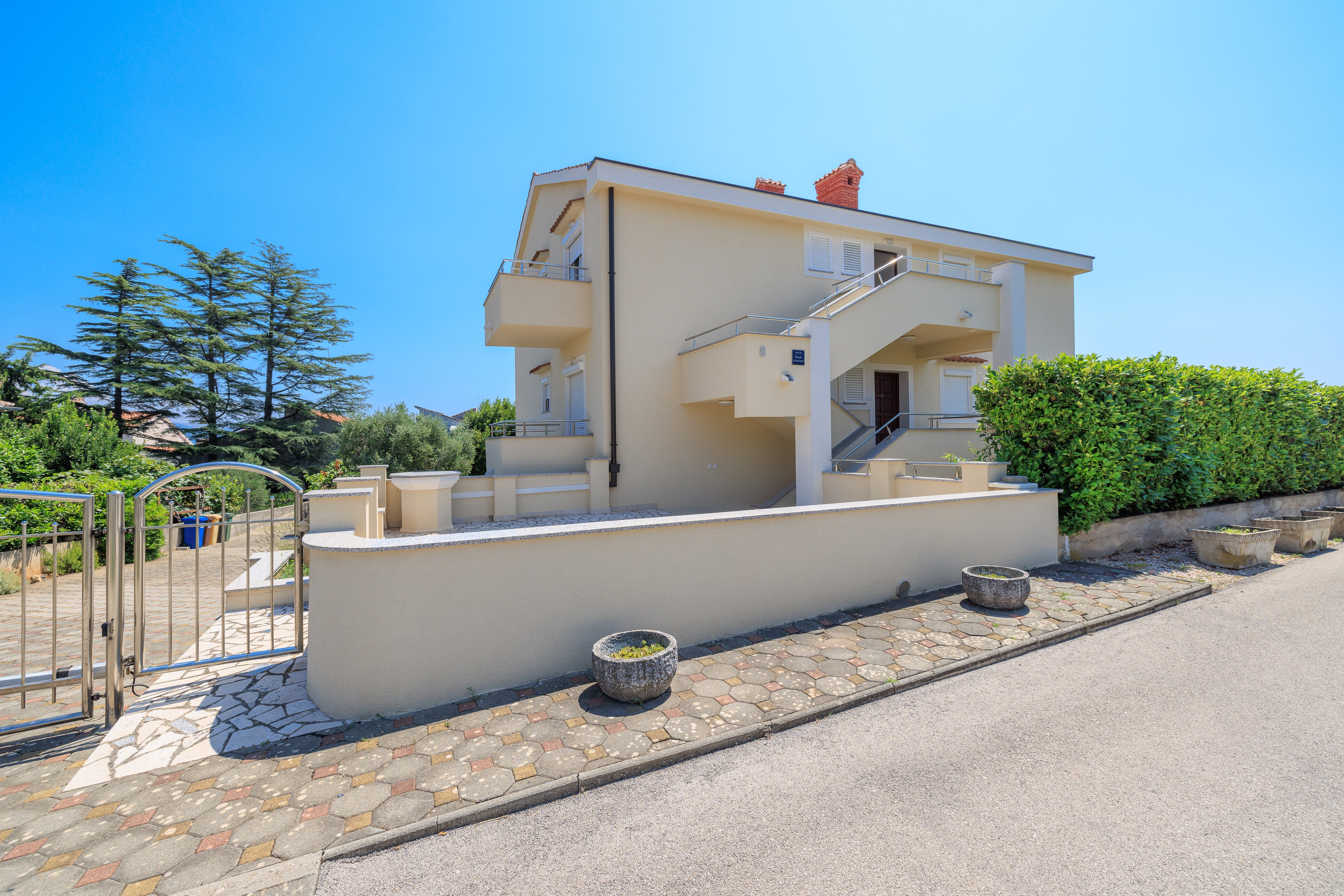 One bedroom apartment with terrace and sea view Krk  A-a