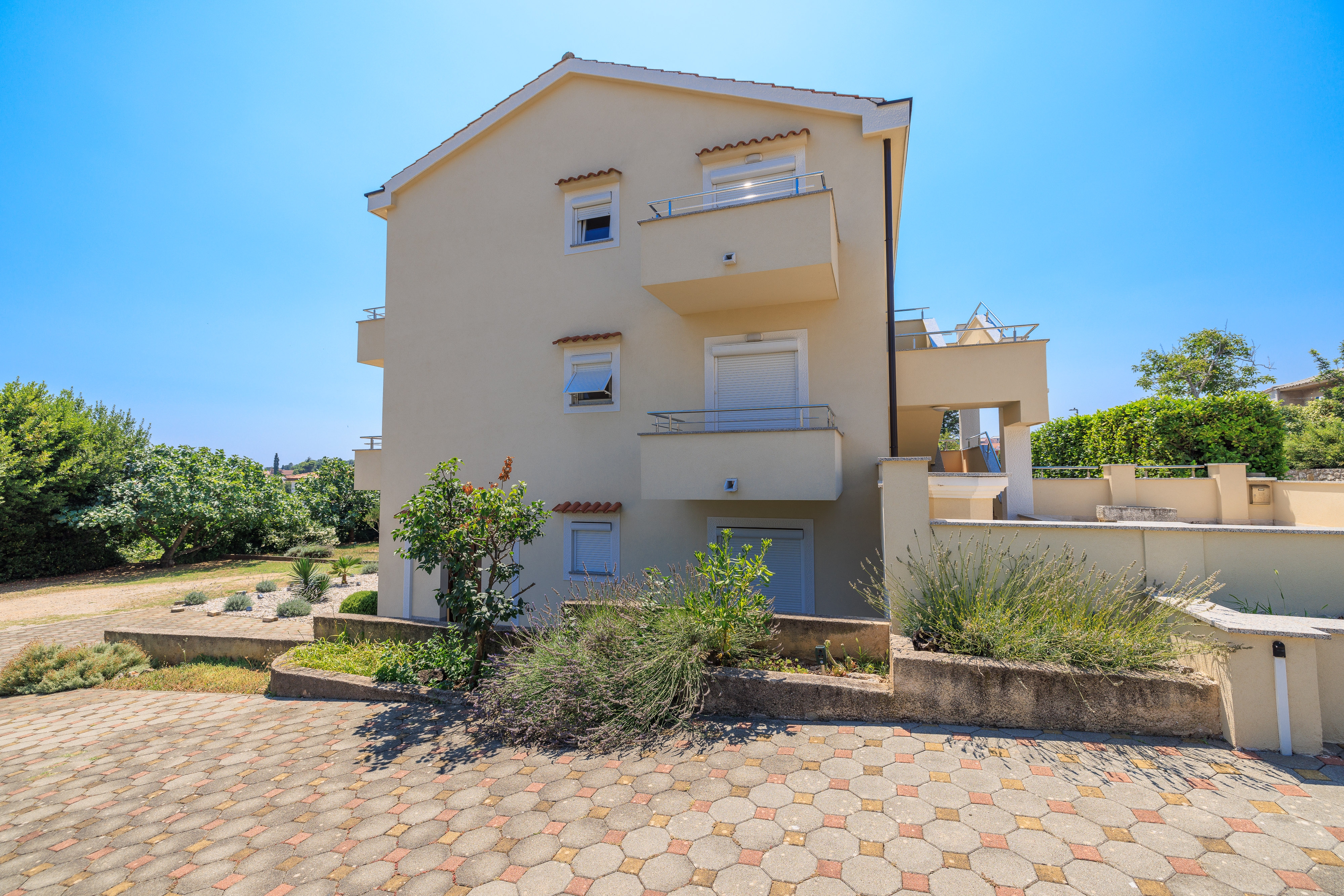 Jednosobni apartman s terasom i pogledom na more Krk  A-a