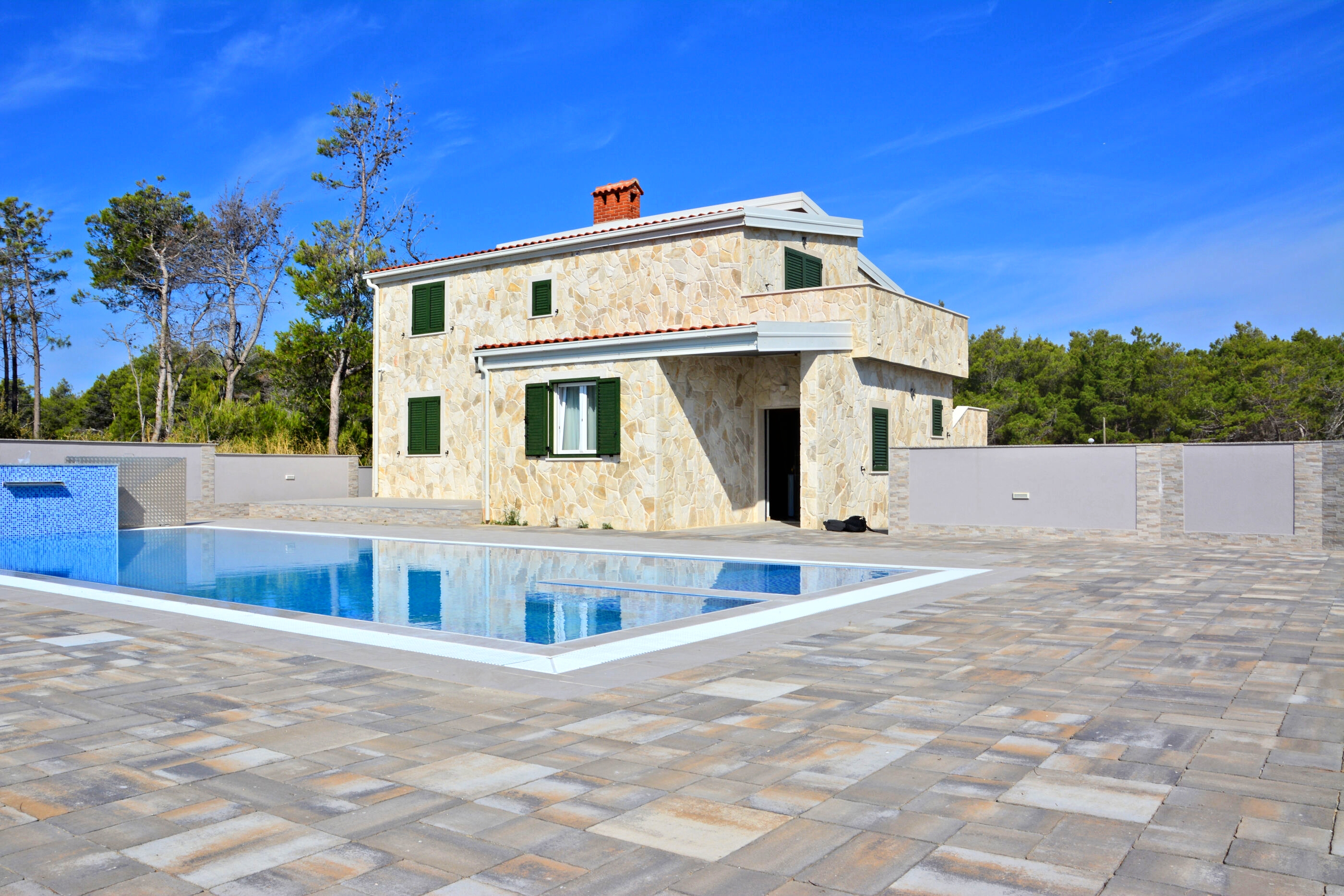 Comfortable and spacious house with terrace and sea view Vir (K-24816)