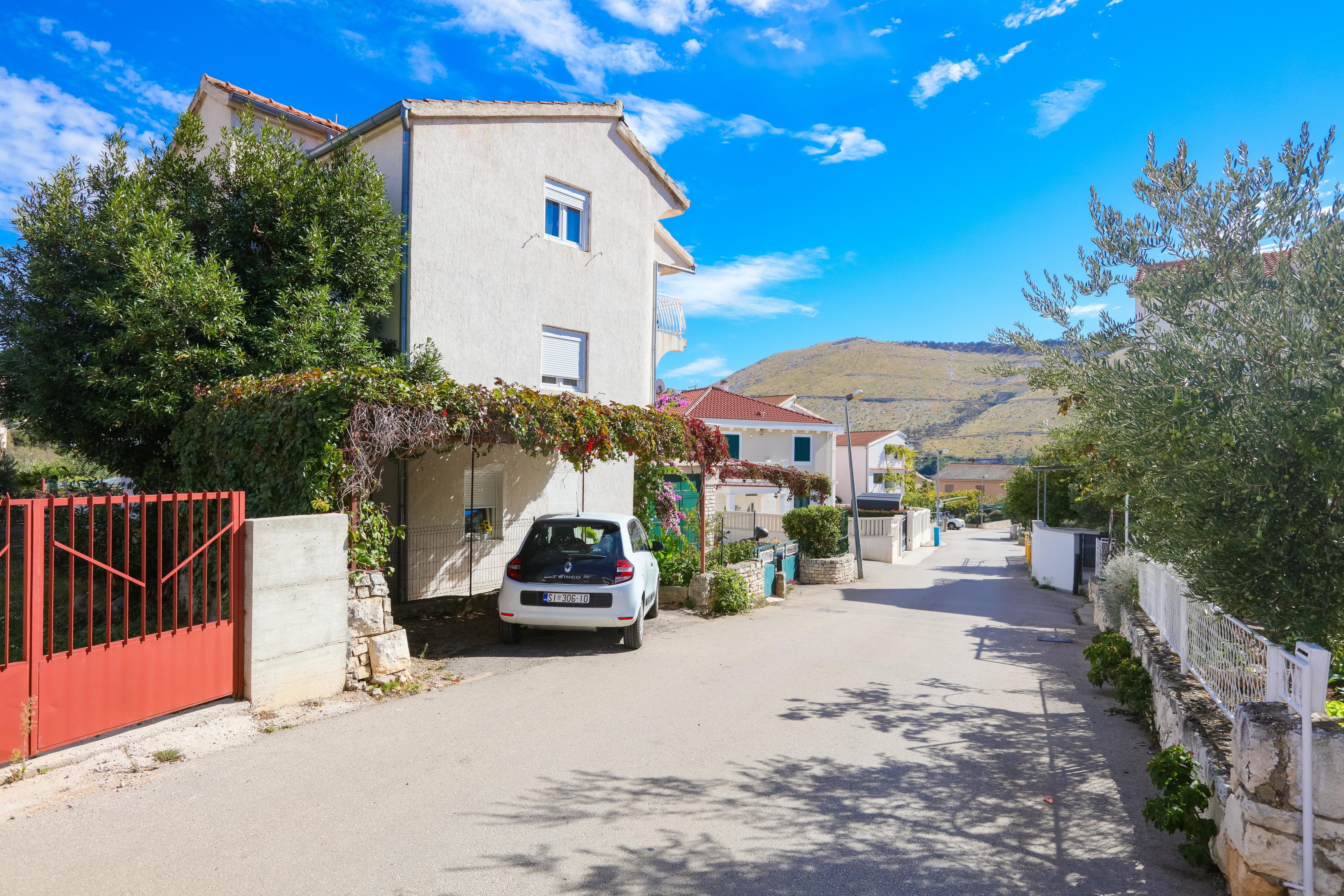 Two bedroom apartment with balcony and sea view Grebaštica (Šibenik) (A-24821-d)
