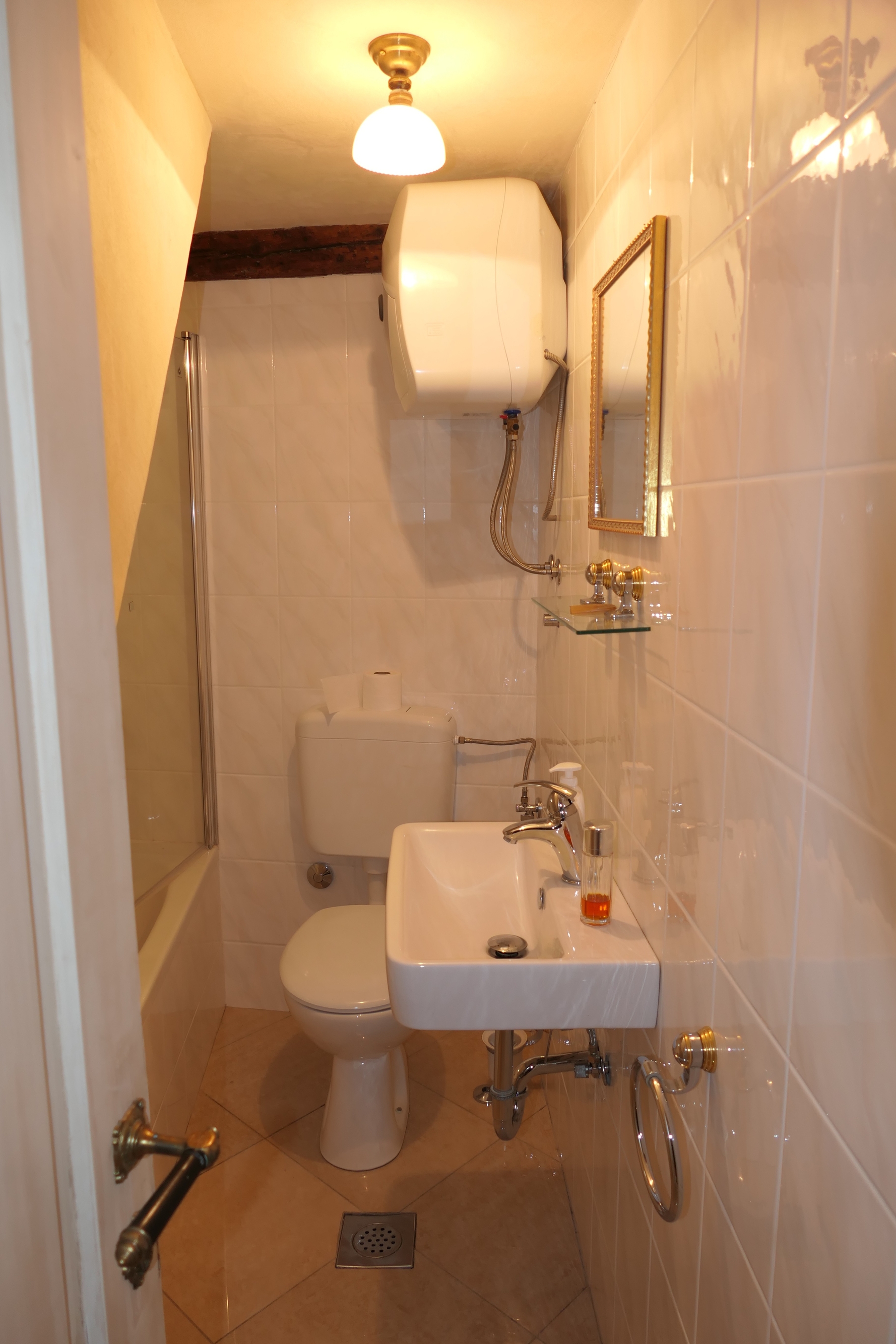 Štirisobna hiša Z balkonom Senj  K