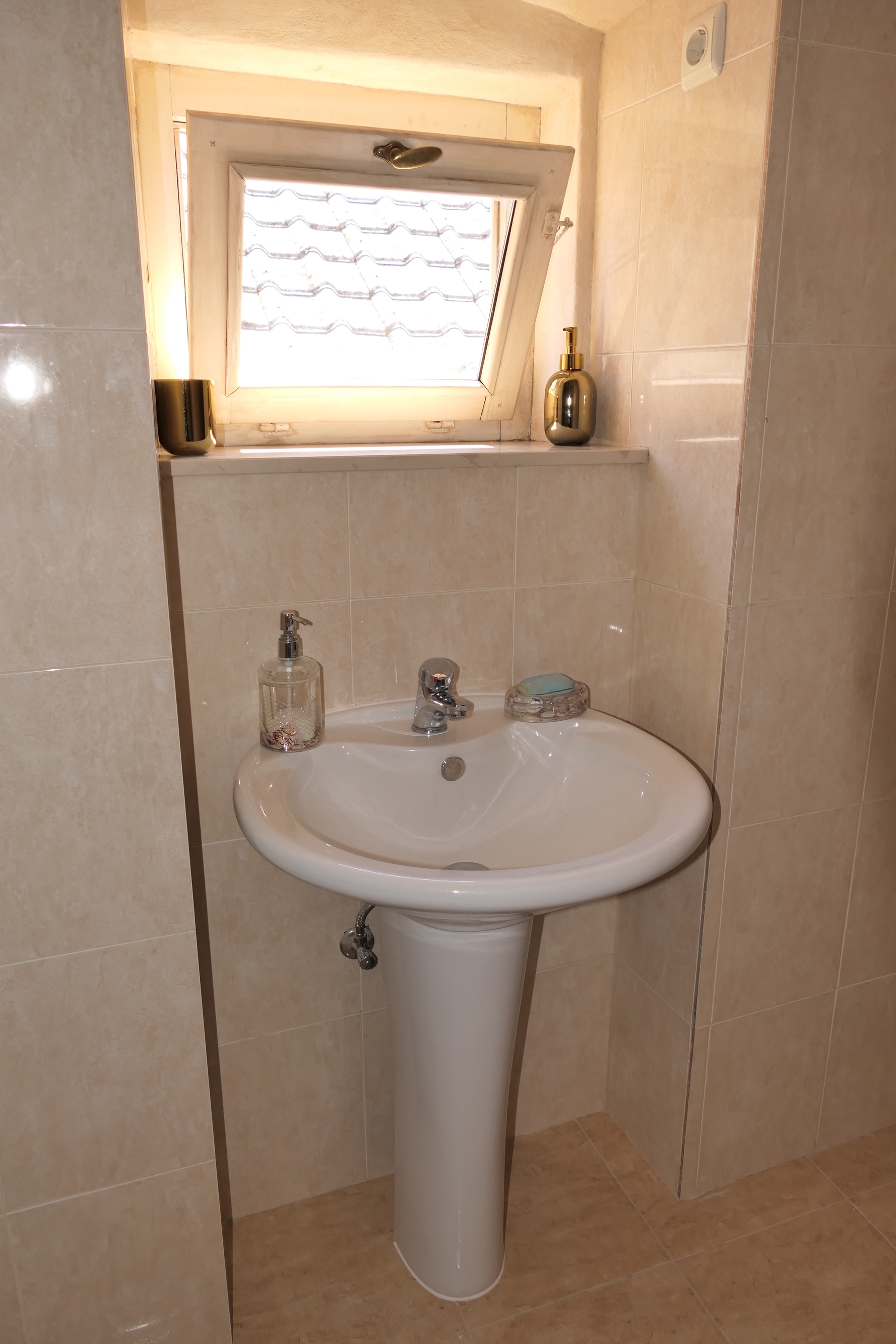 Štirisobna hiša Z balkonom Senj  K