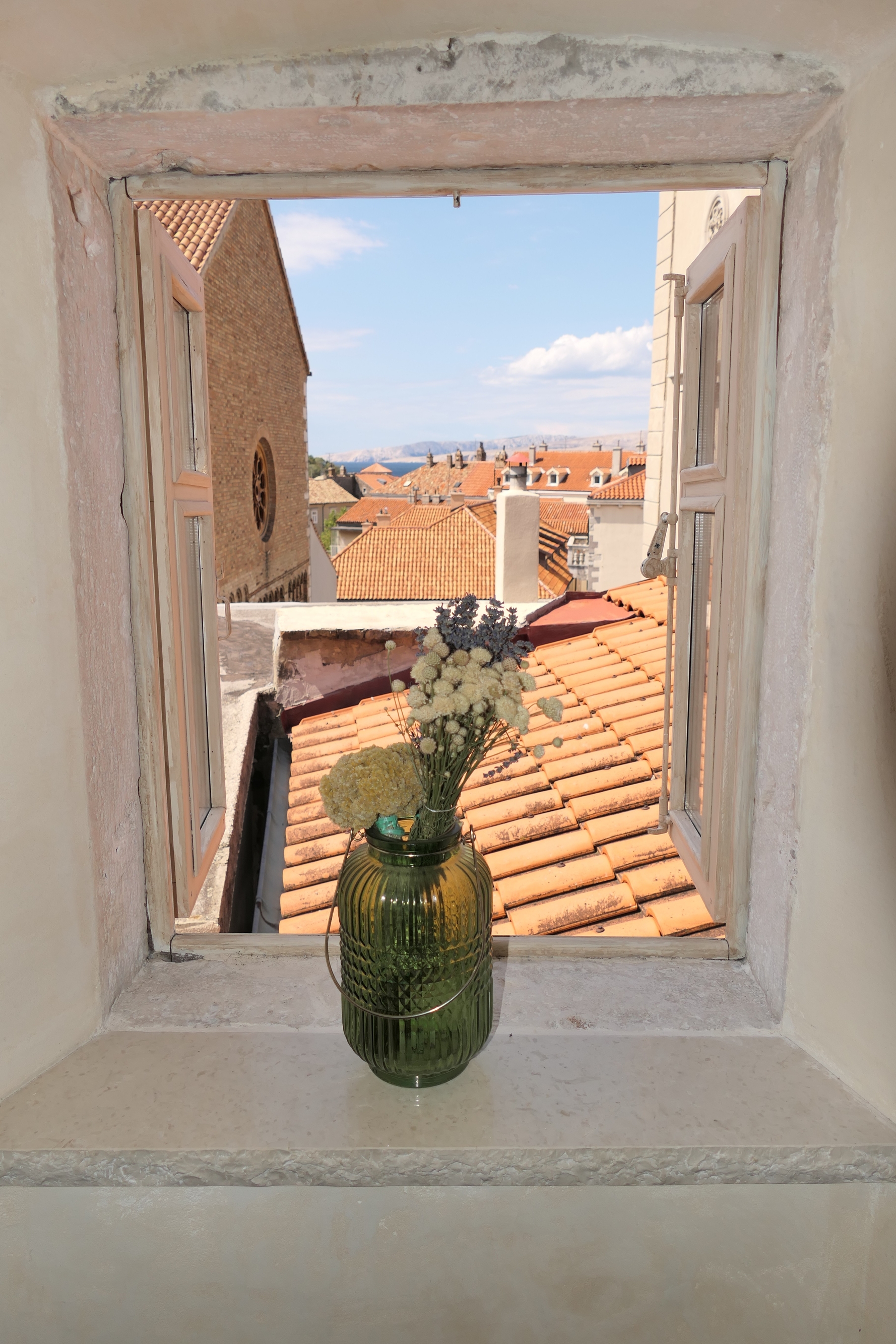 Štirisobna hiša Z balkonom Senj  K