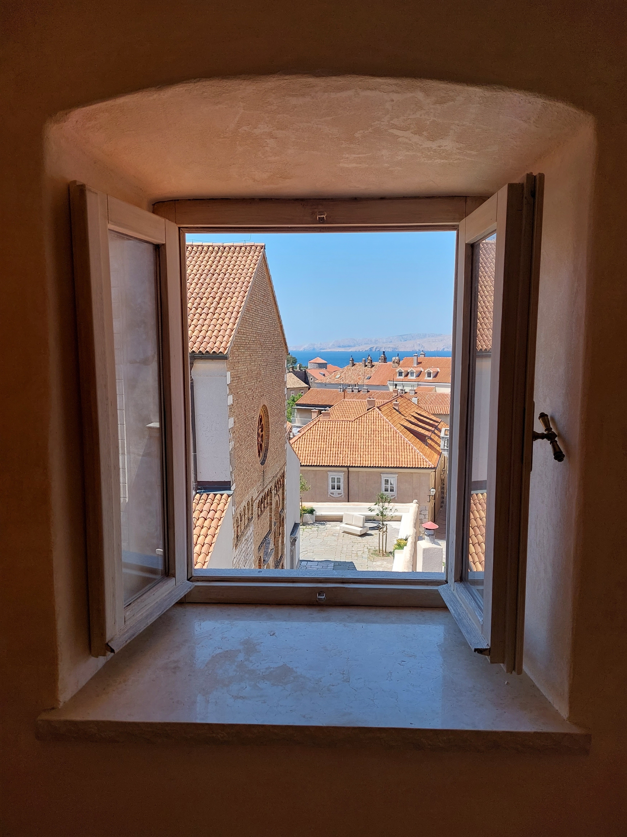 Štirisobna hiša Z balkonom Senj  K