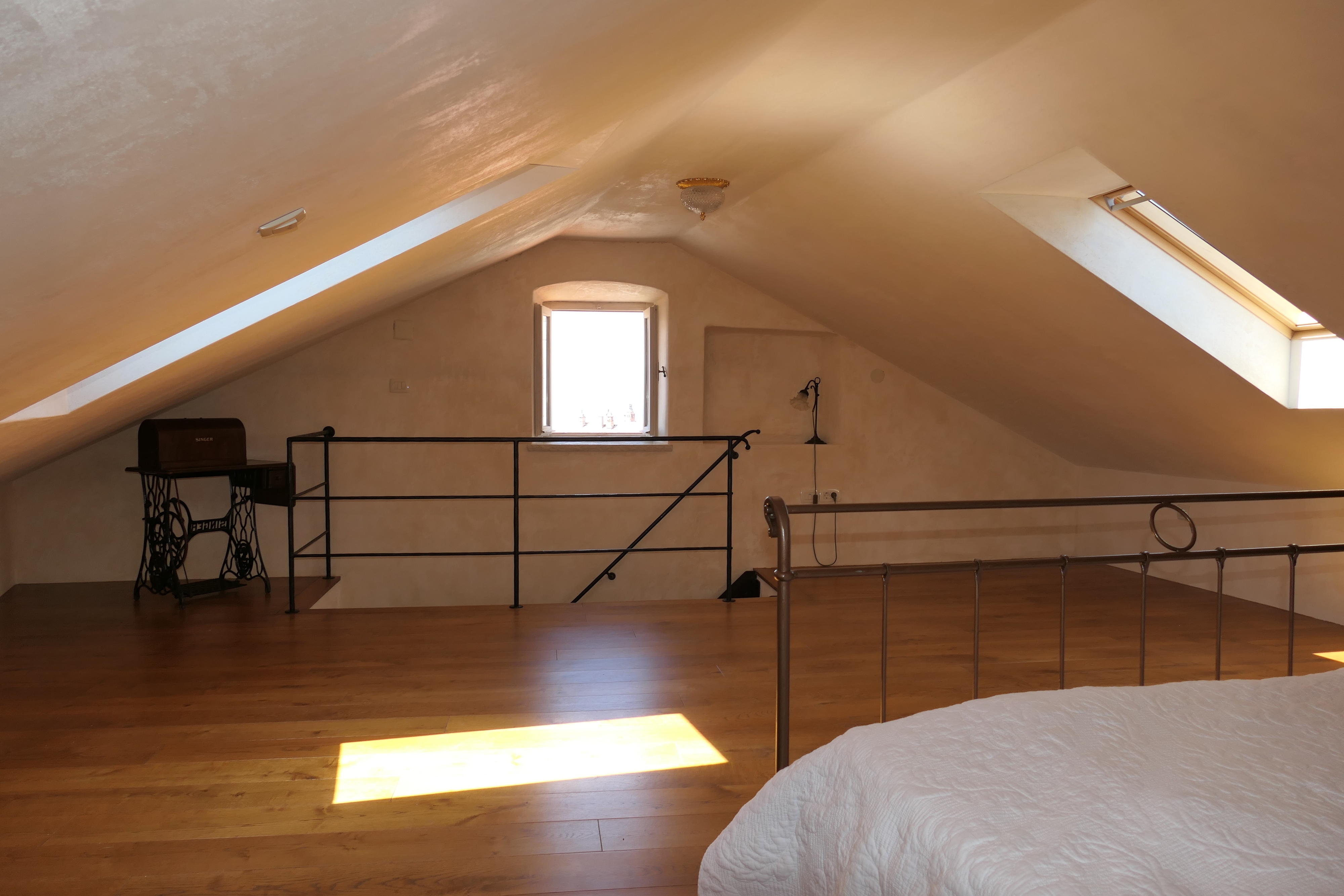 Štirisobna hiša Z balkonom Senj  K