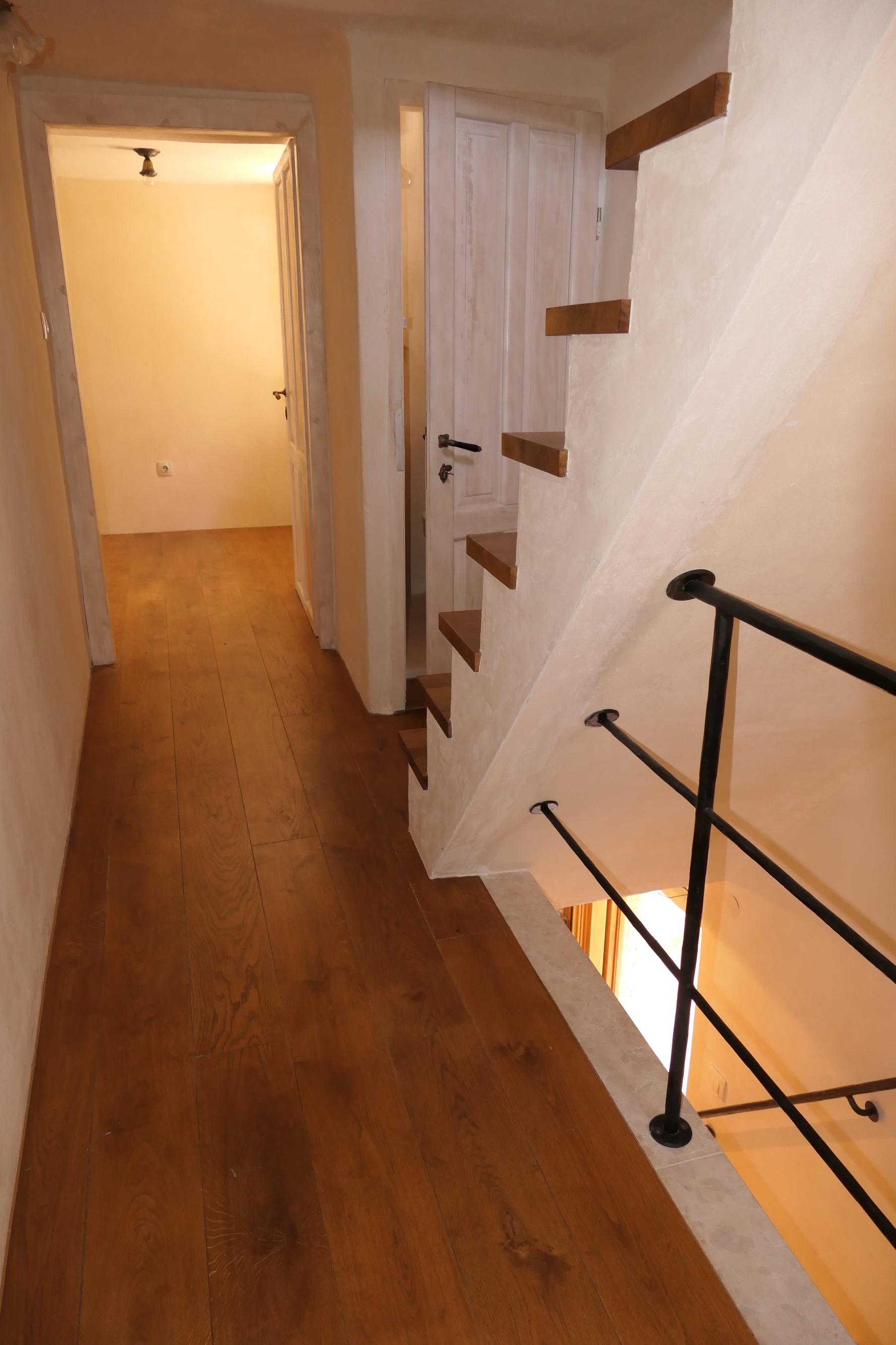 Štirisobna hiša Z balkonom Senj  K