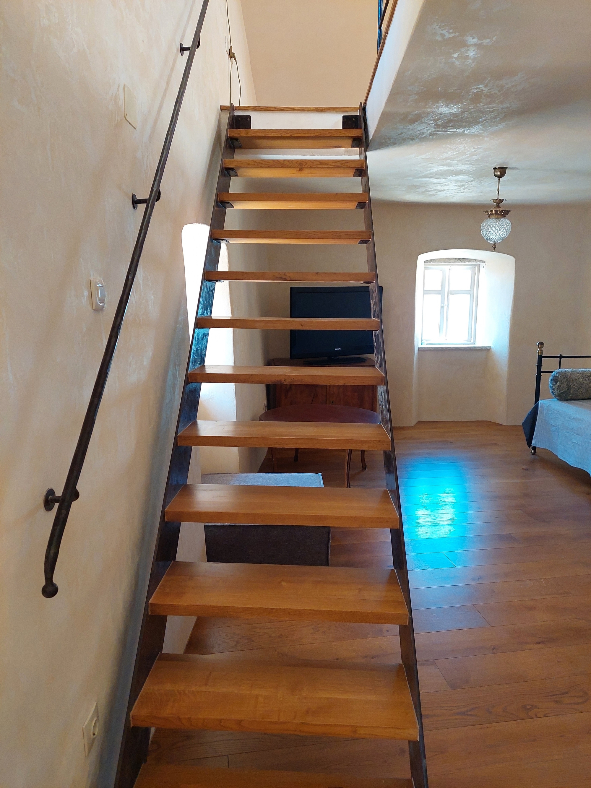 Štirisobna hiša Z balkonom Senj  K