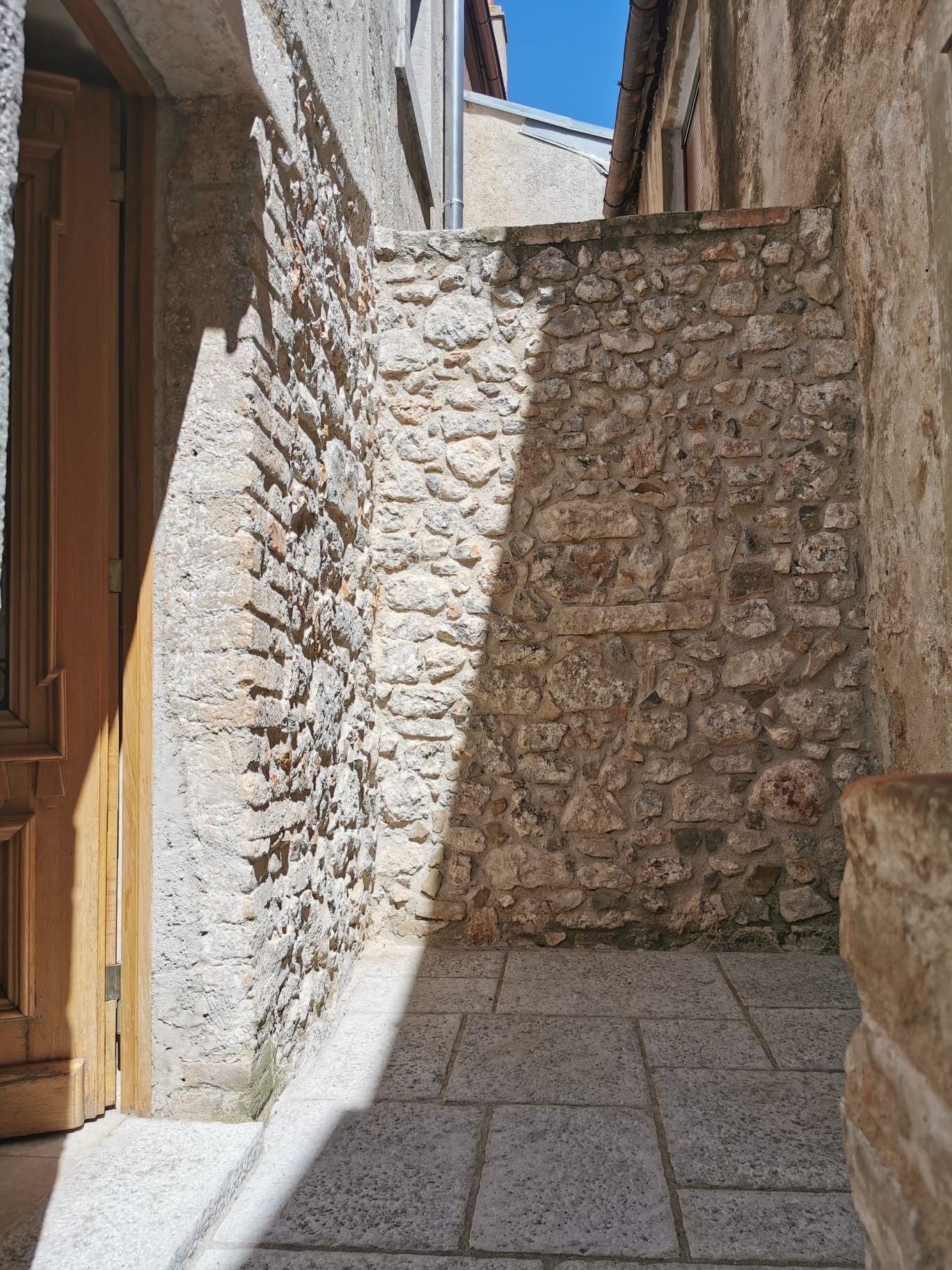 Štirisobna hiša Z balkonom Senj  K