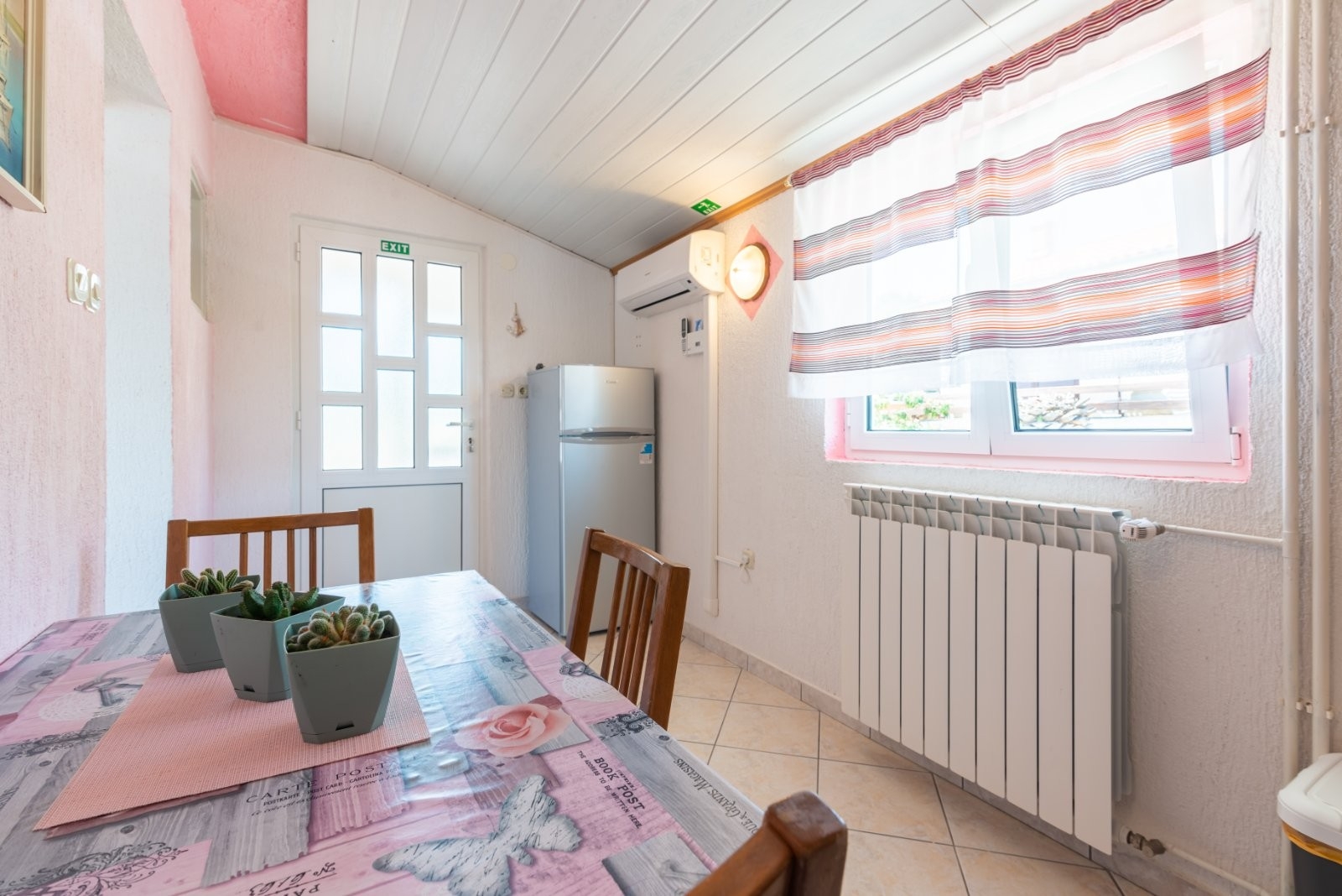 One bedroom apartment near beach Supetarska Draga - Gonar, Rab (A-24851-b)