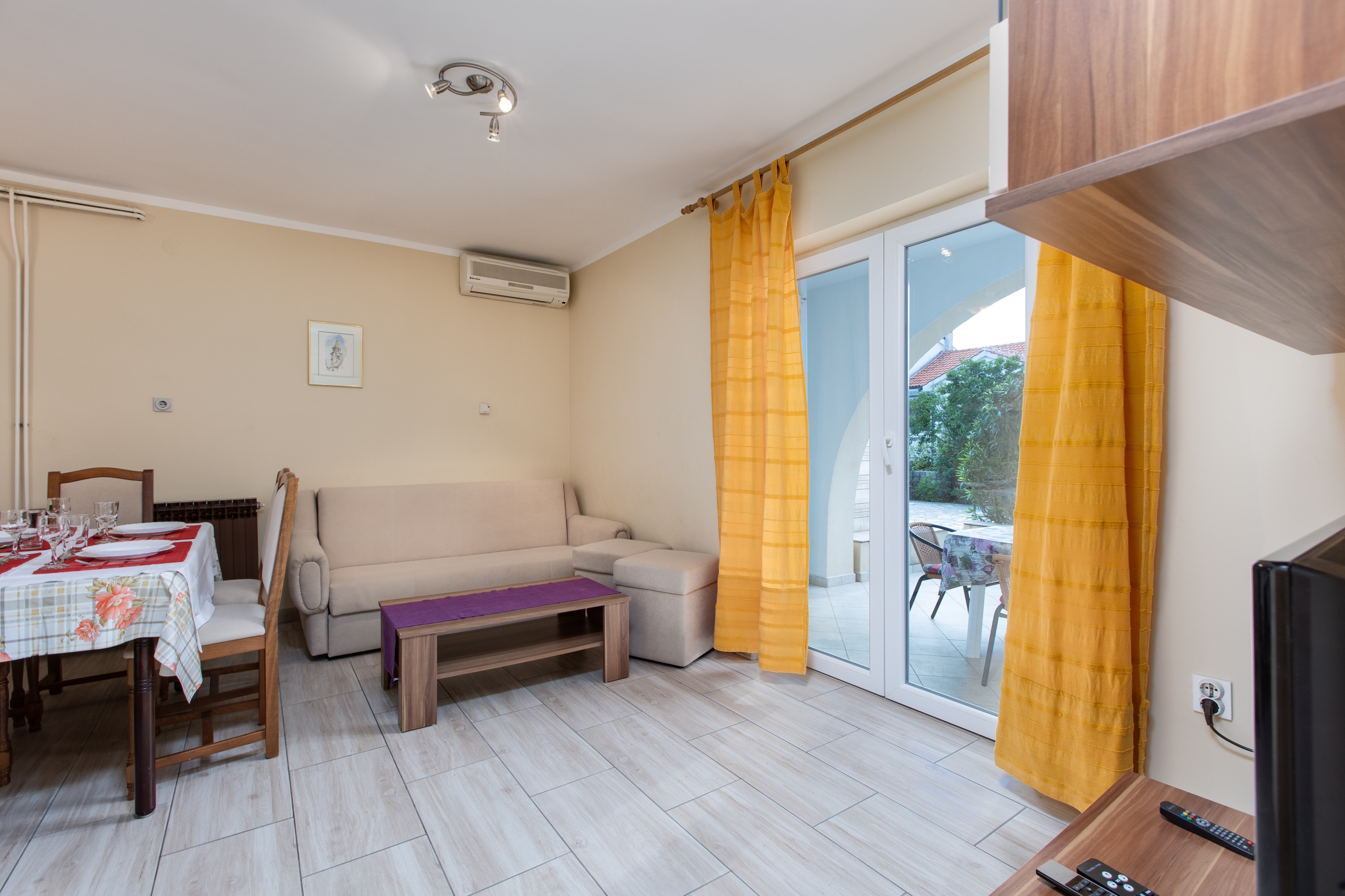 Two bedroom apartment with terrace Punat, Krk (A-24854-a)