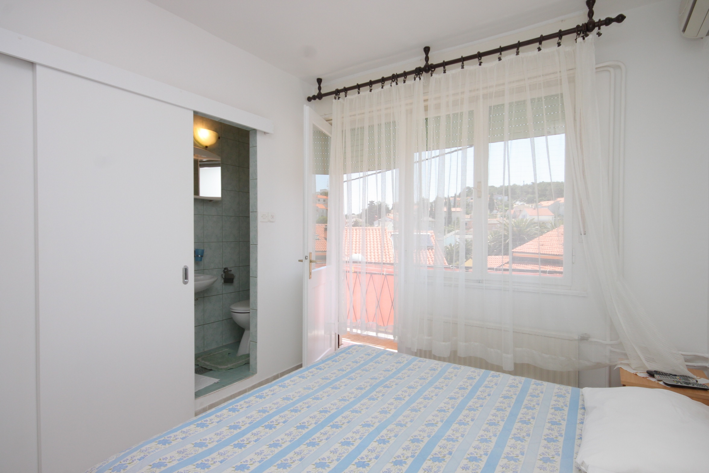 Room with balcony Mali Lošinj, Lošinj (S-2486-c) Room with balcony Mali Lošinj, Lošinj (S-2486-c)