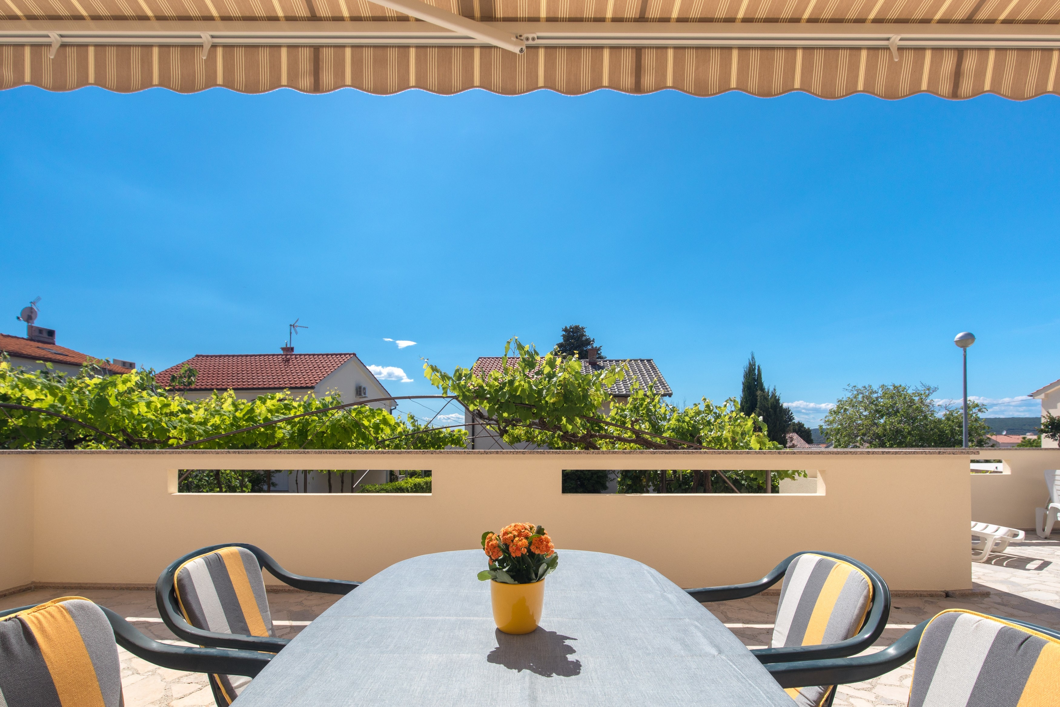 Two bedroom apartment with terrace Punat, Krk (A-24864-a)