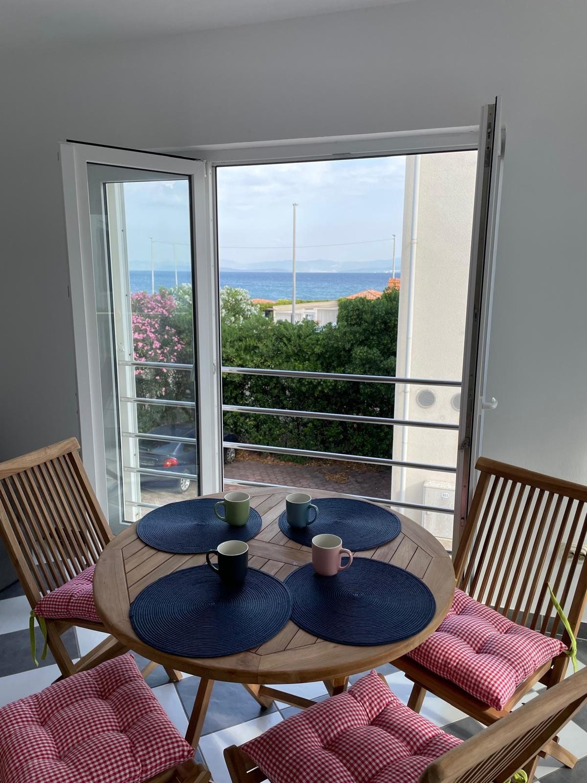 Two bedroom apartment near beach Mirca, Brač (A-24865-a) Two bedroom apartment near beach Mirca, Brač (A-24865-a)