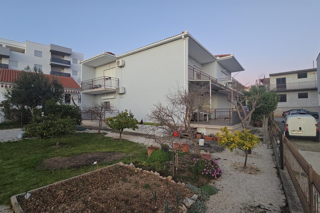 Two bedroom apartment with terrace and sea view Seget Vranjica, Trogir (A-24874-a)
