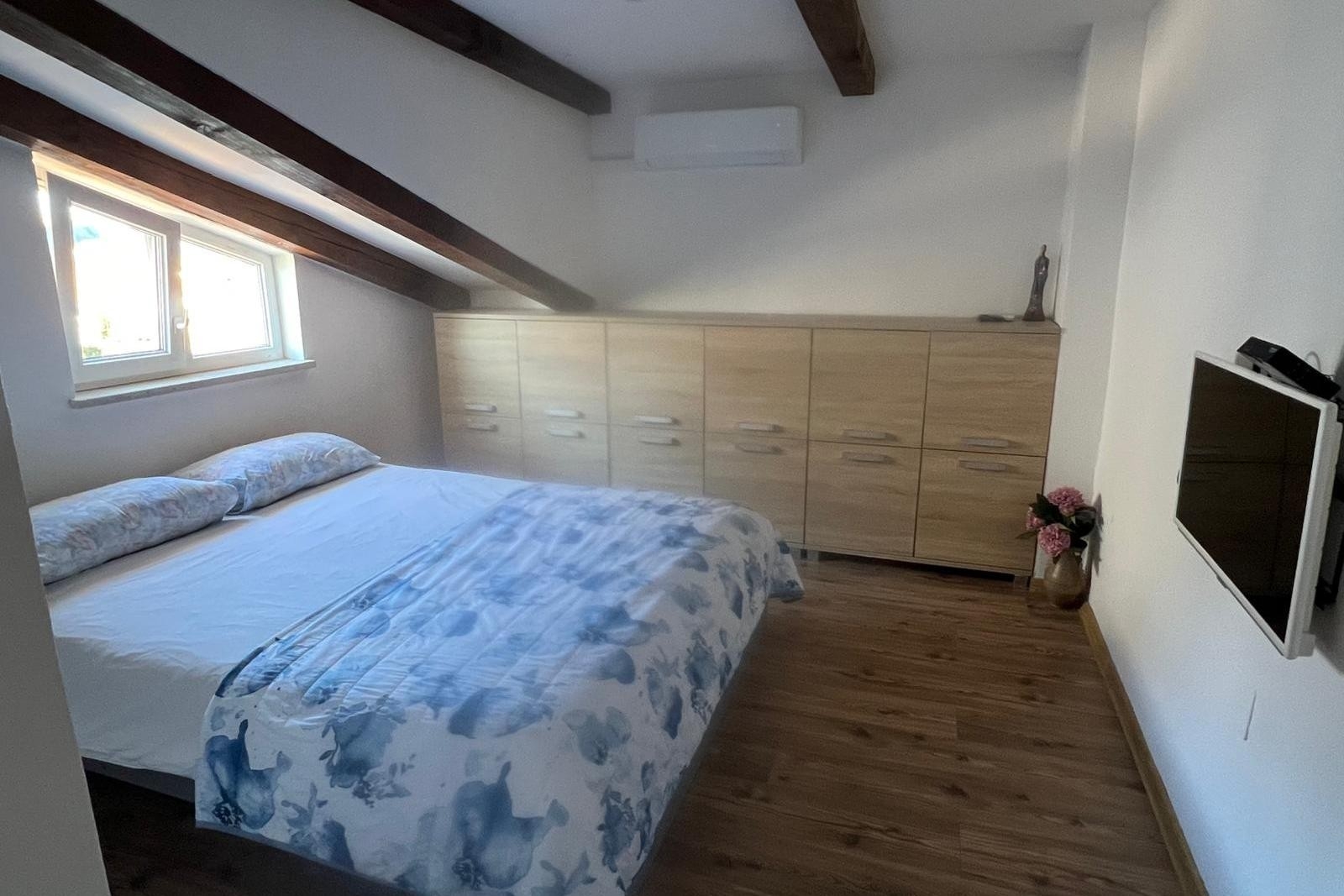 Studio flat near beach Novigrad (AS-24877-a)