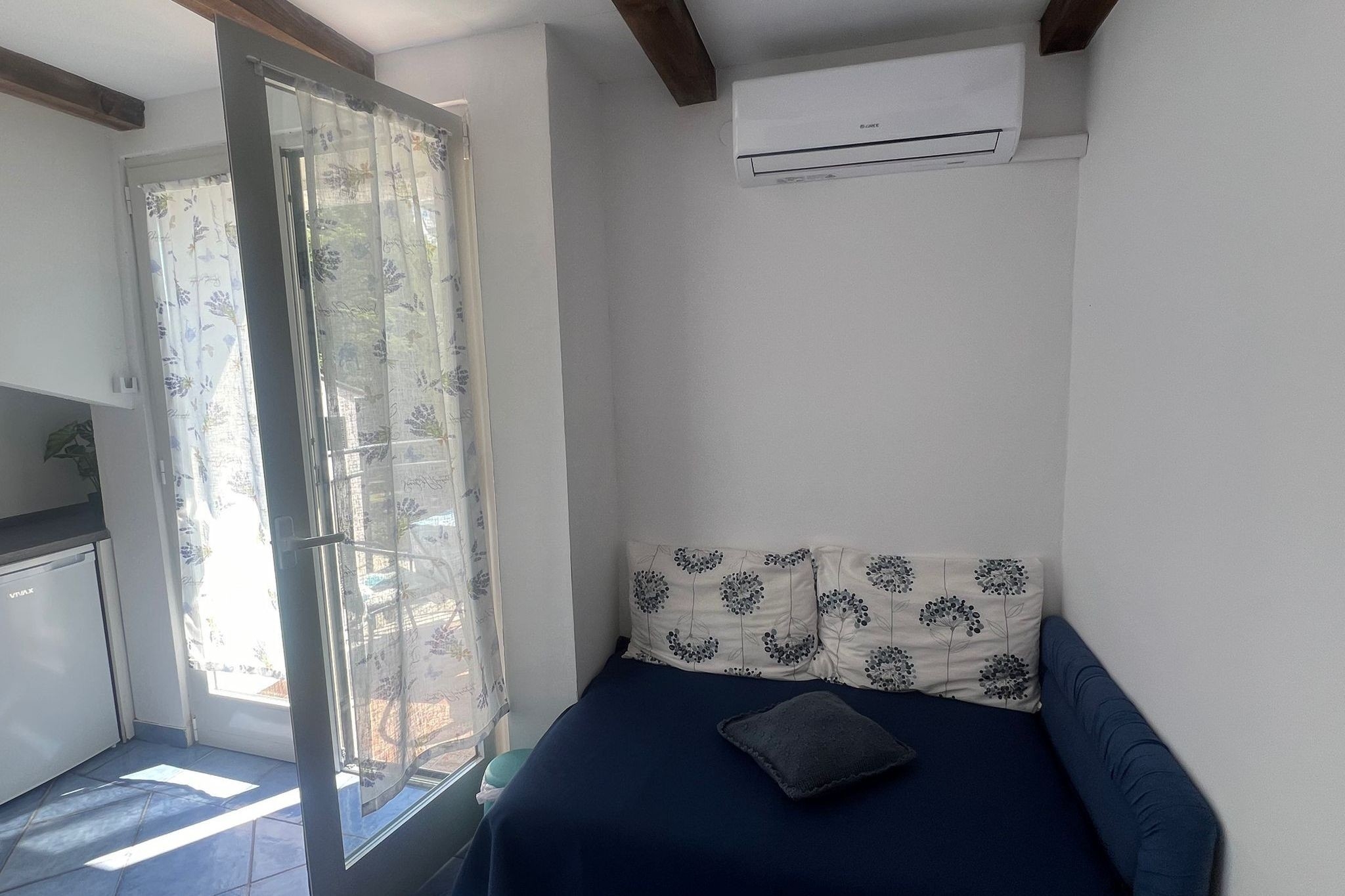 One bedroom apartment near beach Novigrad (A-24877-b)