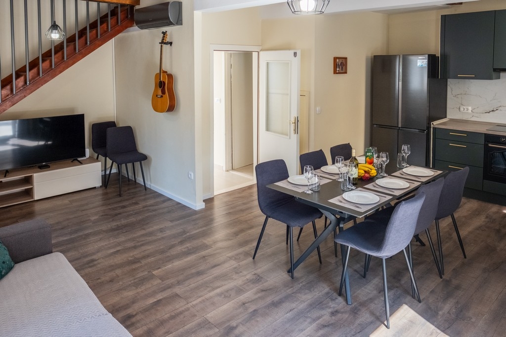 Two bedroom apartment with terrace Omiš (A-24878-a) Two bedroom apartment with terrace Omiš (A-24878-a)