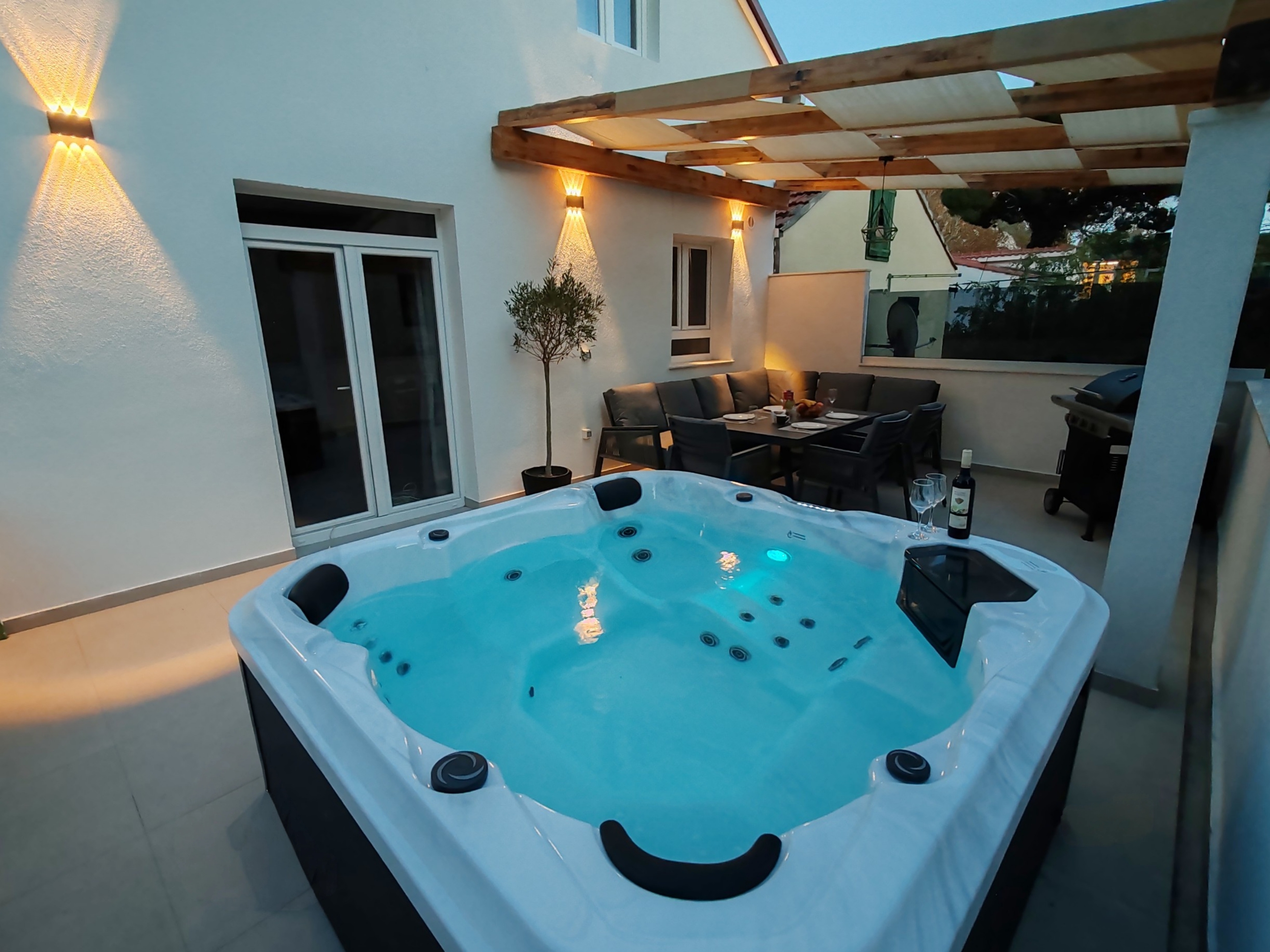 Two bedroom apartment with terrace Omiš (A-24878-a)