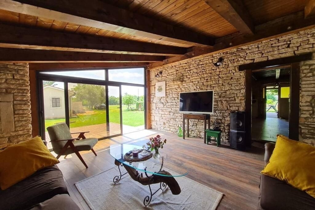 Two bedroom house with terrace Belavići, Marčana (K-24884)