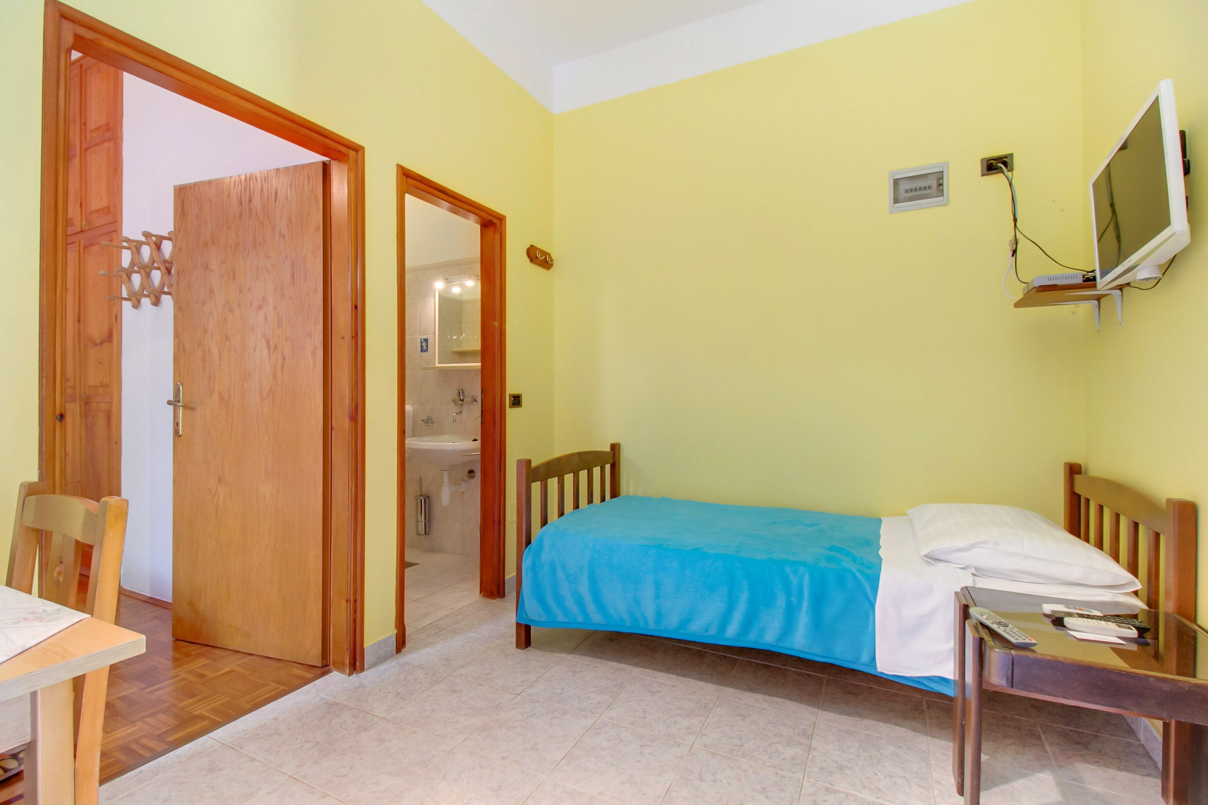 One bedroom apartment with terrace and sea view Mali Lošinj, Lošinj (A-2489-b)