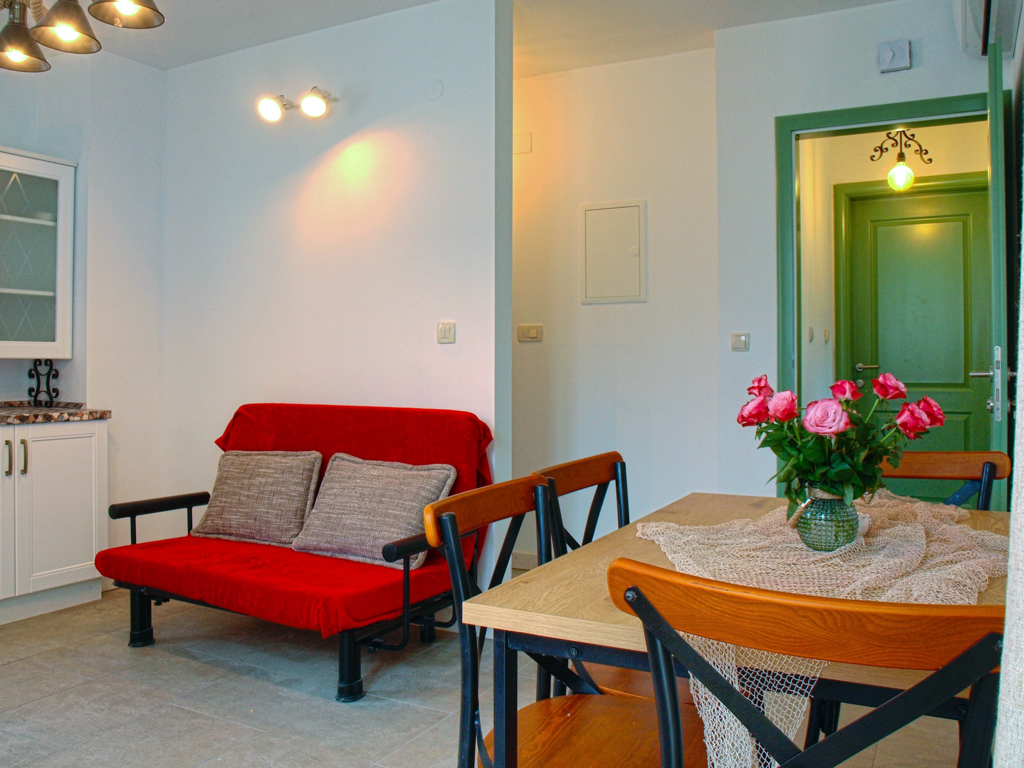 One bedroom apartment near beach Postira, Brač (A-24897-a)