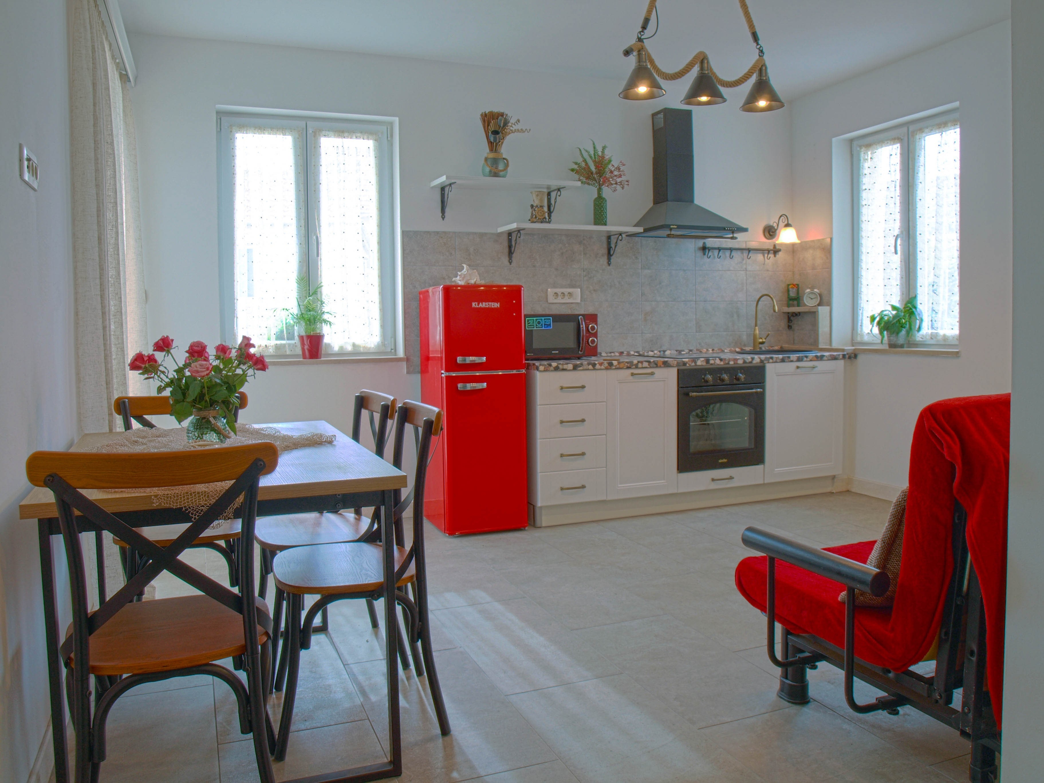 One bedroom apartment near beach Postira, Brač (A-24897-a)