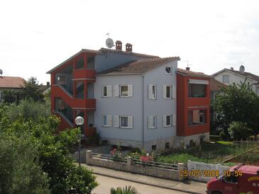 Property Umag, Umag, Property 2490 - Apartments with sandy beach.