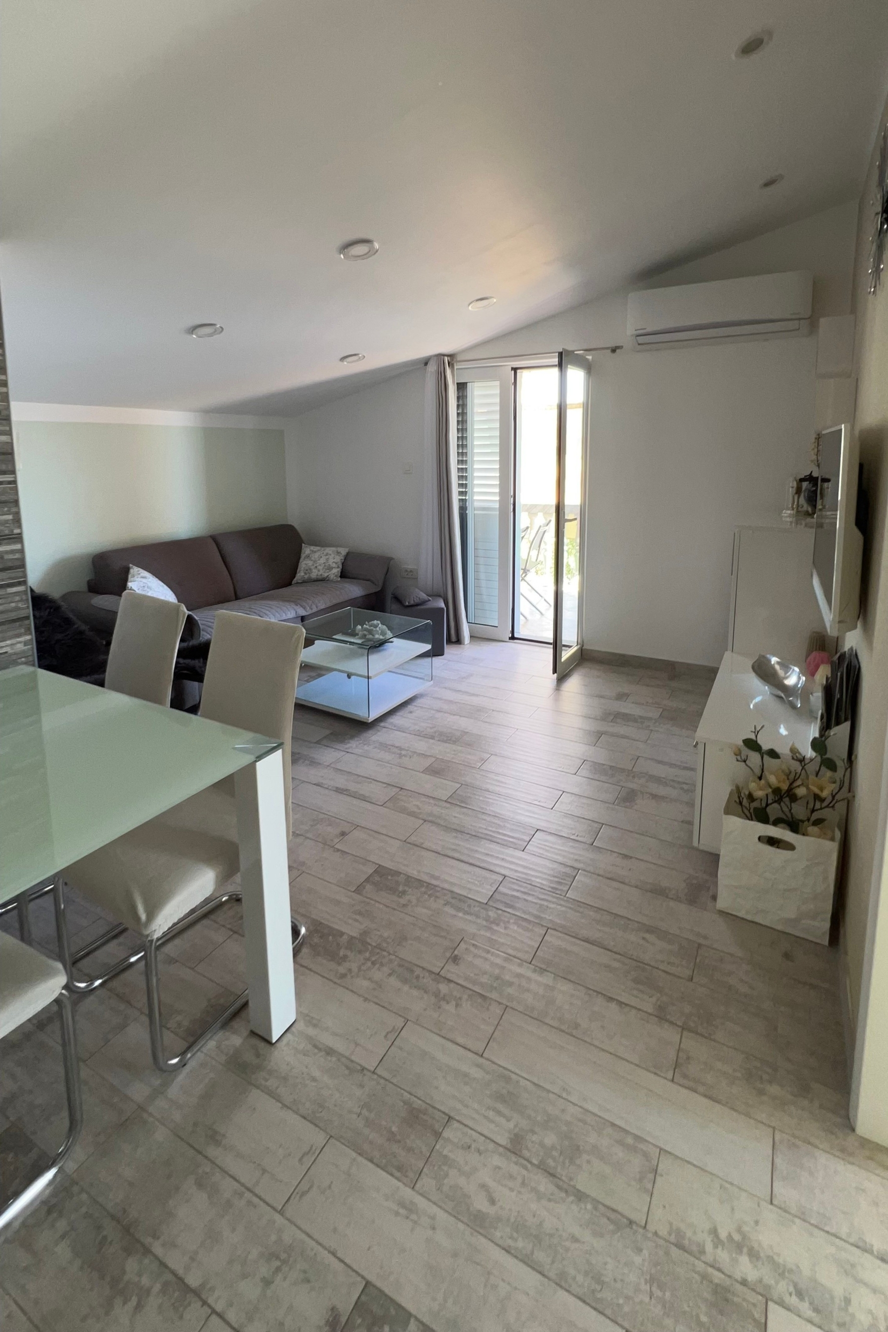 Two bedroom apartment with terrace Vodice (A-24913-a)