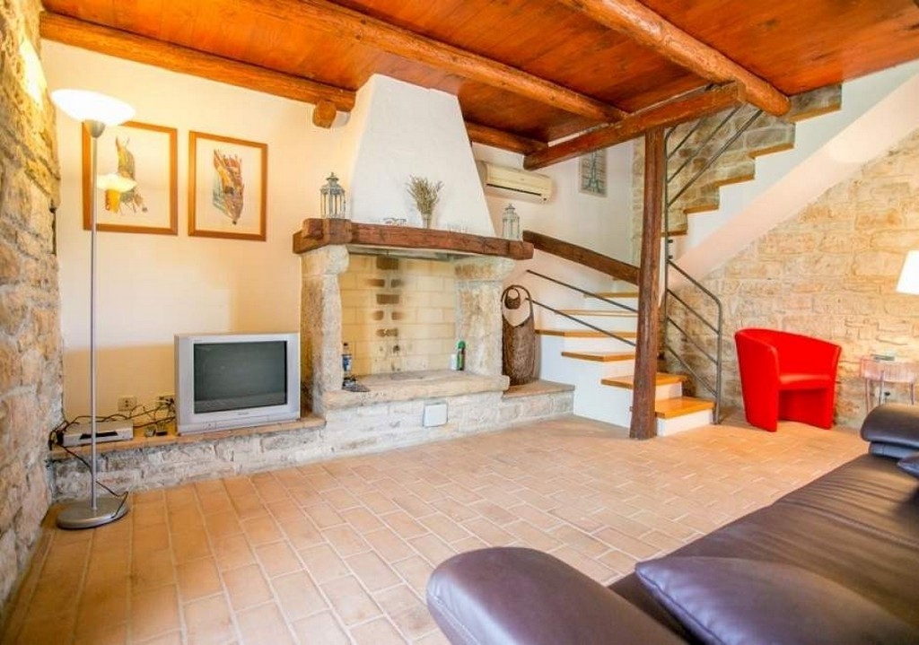 Three bedroom apartment with terrace Sveti Lovreč, Central Istria - Središnja Istra (A-24928-a) Three bedroom apartment with terrace Sveti Lovreč, Central Istria - Središnja Istra (A-24928-a)