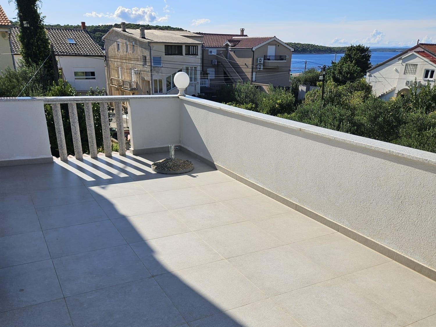 One bedroom apartment with terrace and sea view Barbat, Rab (A-24932-a)