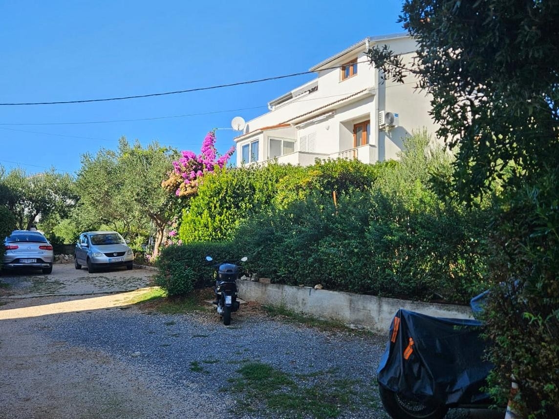 Two bedroom apartment with balcony Barbat, Rab (A-24932-b)