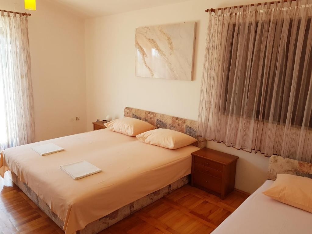 One bedroom apartment with terrace Vodice (A-24938-c)